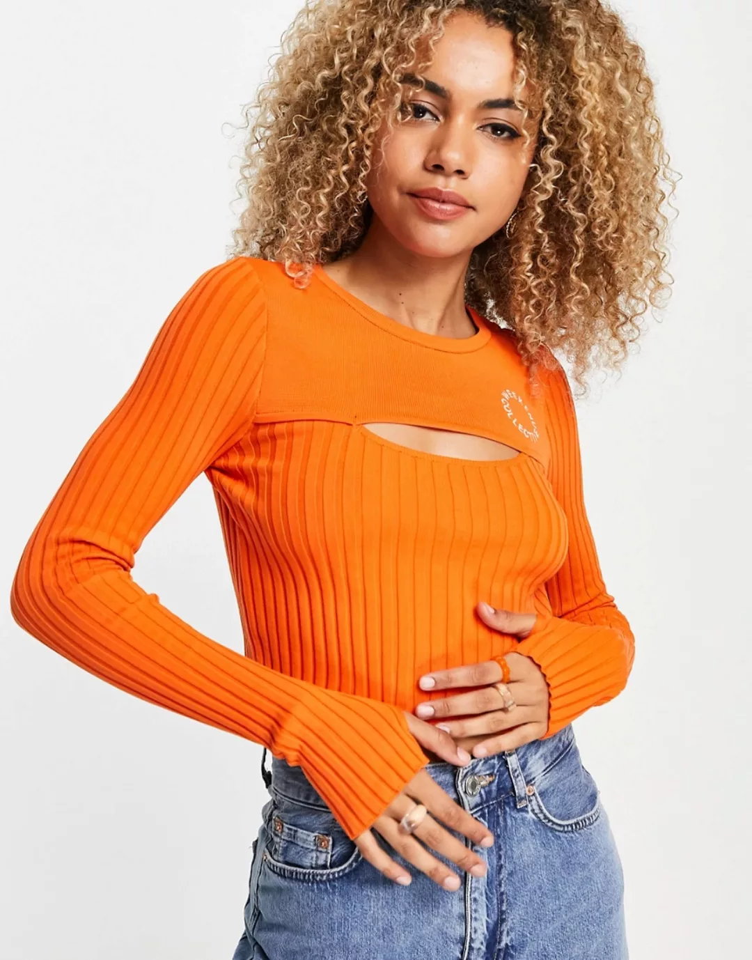 ASOS Weekend Collective – Gerippter Pullover in Orange mit Zierausschnitt günstig online kaufen