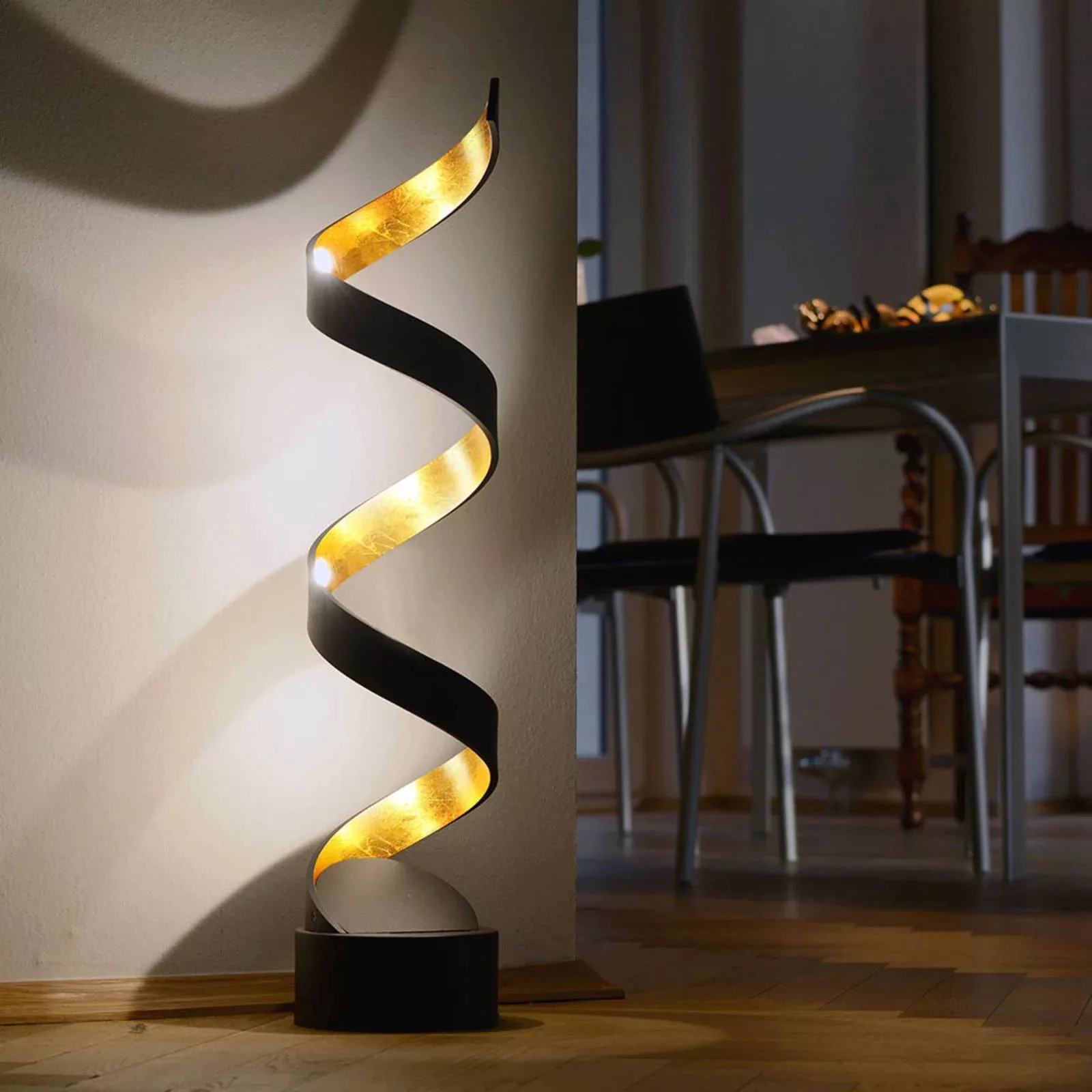 LED-Tischleuchte Helix, Höhe 66 cm, schwarz-gold günstig online kaufen