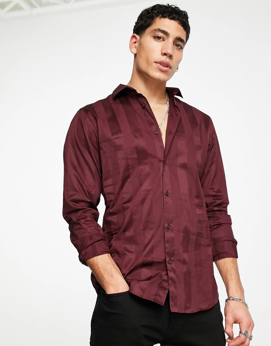 Jack & Jones Premium – Gestreiftes Satinhemd in Burgunderrot günstig online kaufen