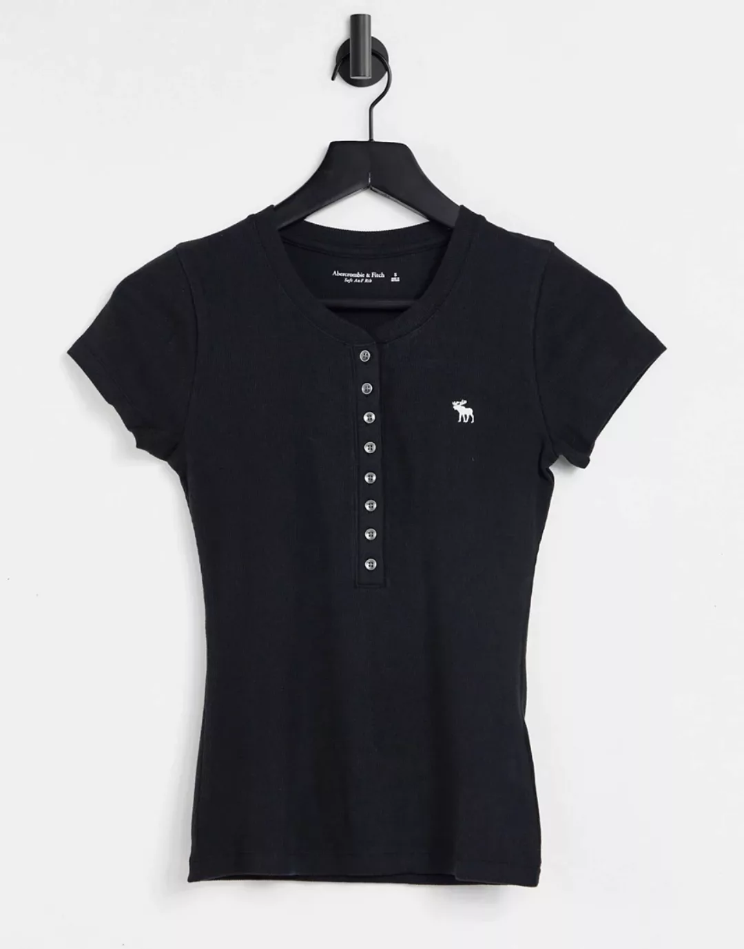 Abercrombie & Fitch – T-Shirt in Schwarz mit Knopfleiste und Logo günstig online kaufen