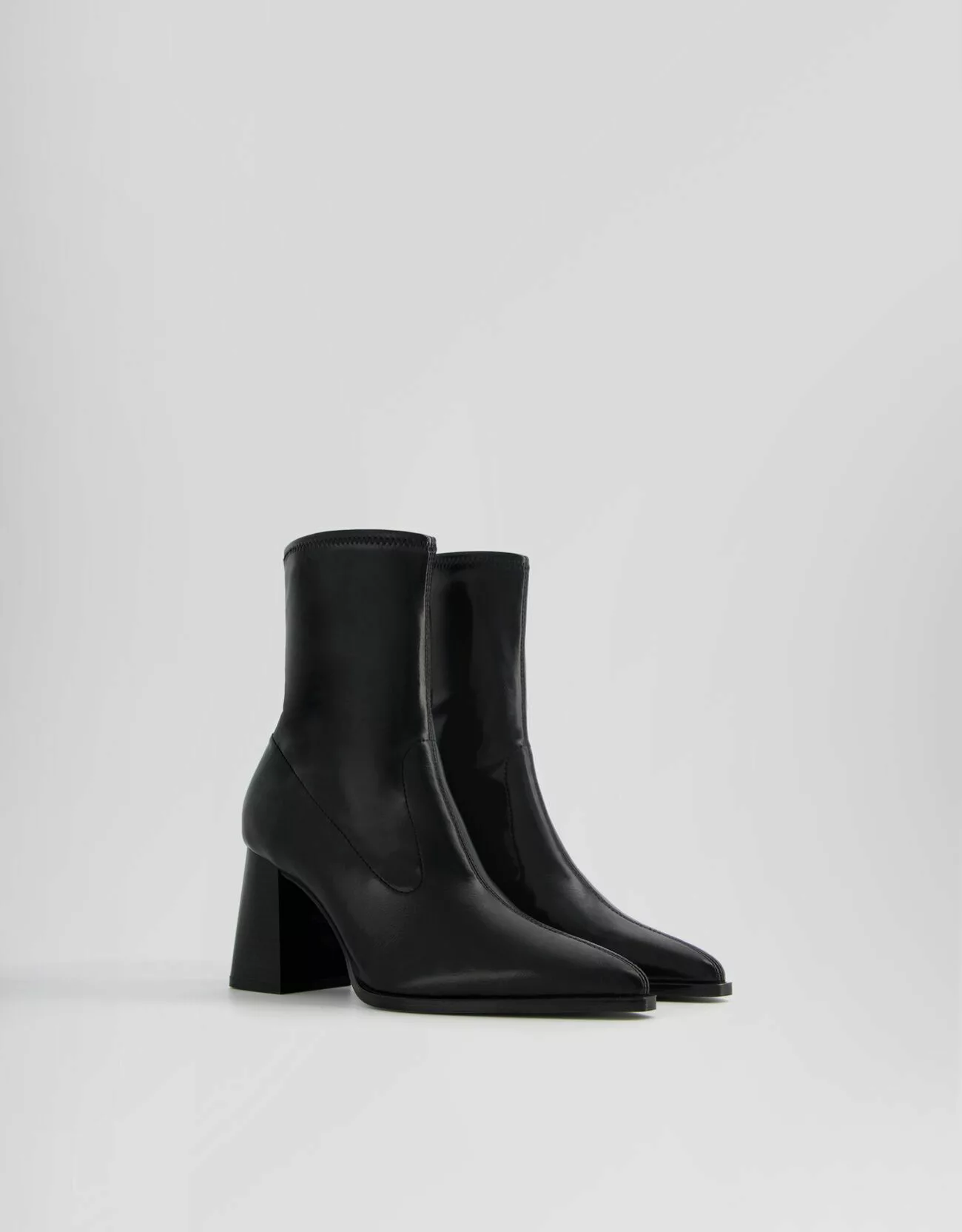 Bershka Spitz Zulaufende Schmale Stiefeletten Mit Breitem Absatz Damen 40 S günstig online kaufen