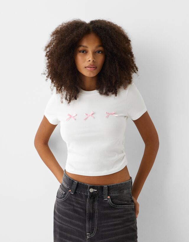 Bershka T-Shirt Mit Kurzen Ärmeln Raffung Und Schleife Damen S Grbrochenes günstig online kaufen