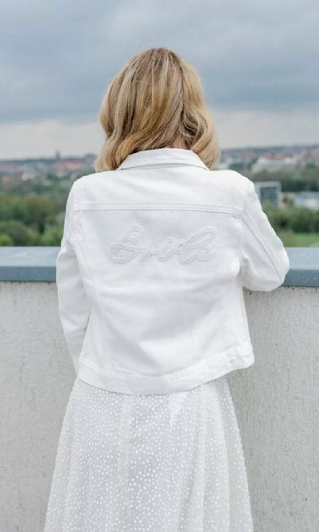 Nysashop Jeansjacke Jeansjacke Weiß mit Perlen Schriftzug Bride Brautjacke günstig online kaufen