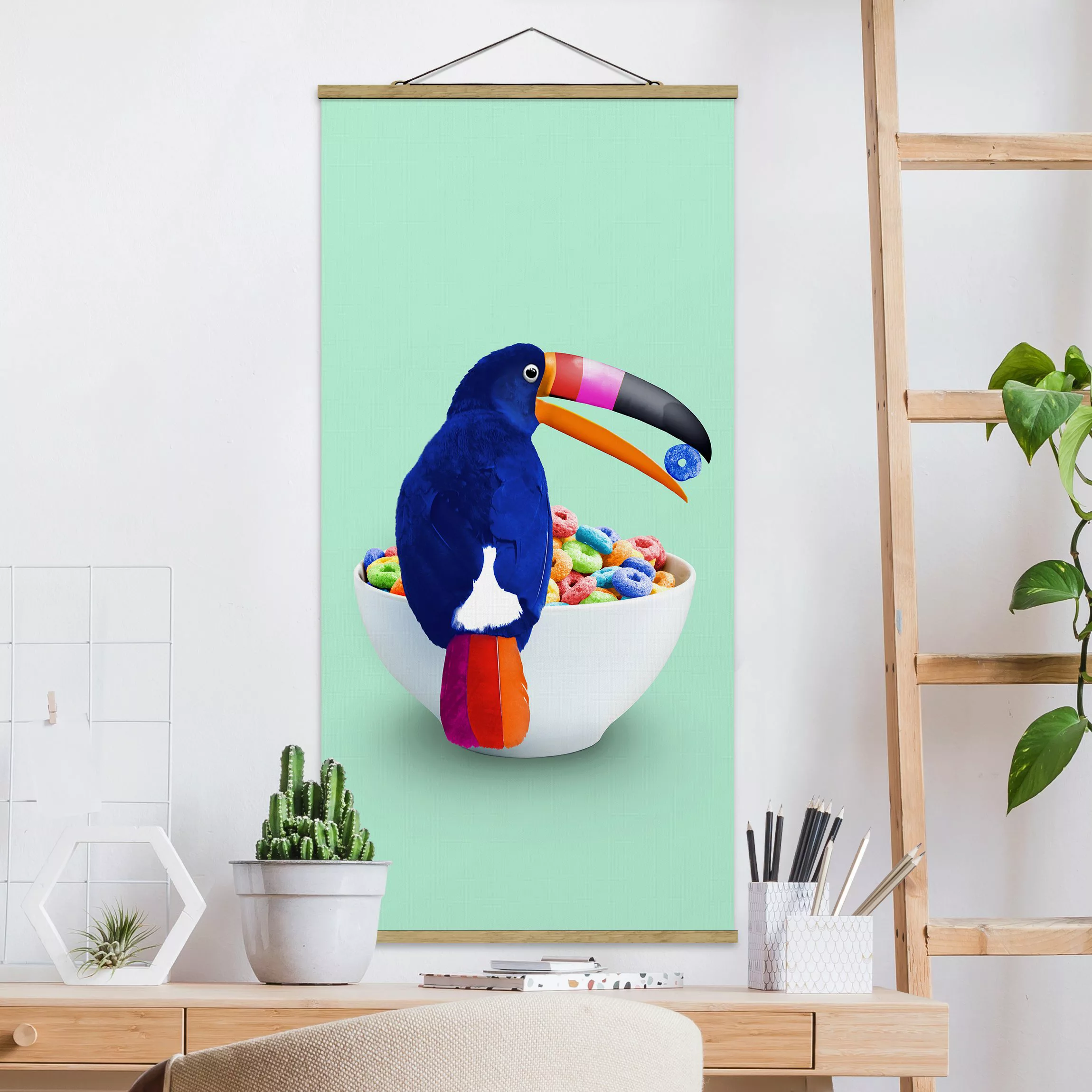 Stoffbild Tiere mit Posterleisten - Hochformat Frühstück mit Tukan günstig online kaufen