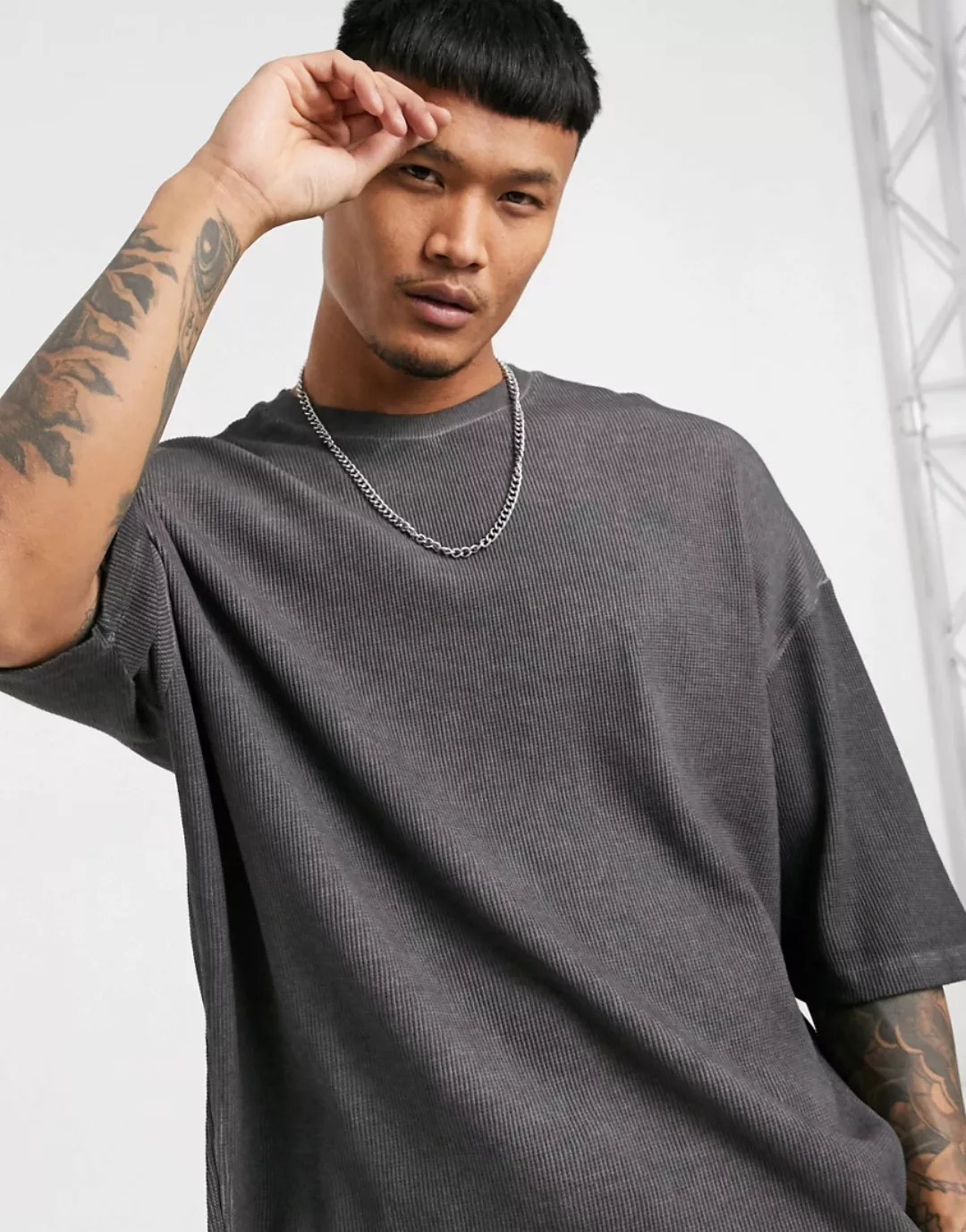 ASOS DESIGN – Oversize-T-Shirt mit Waffelstruktur und grauer Oil-Waschung, günstig online kaufen