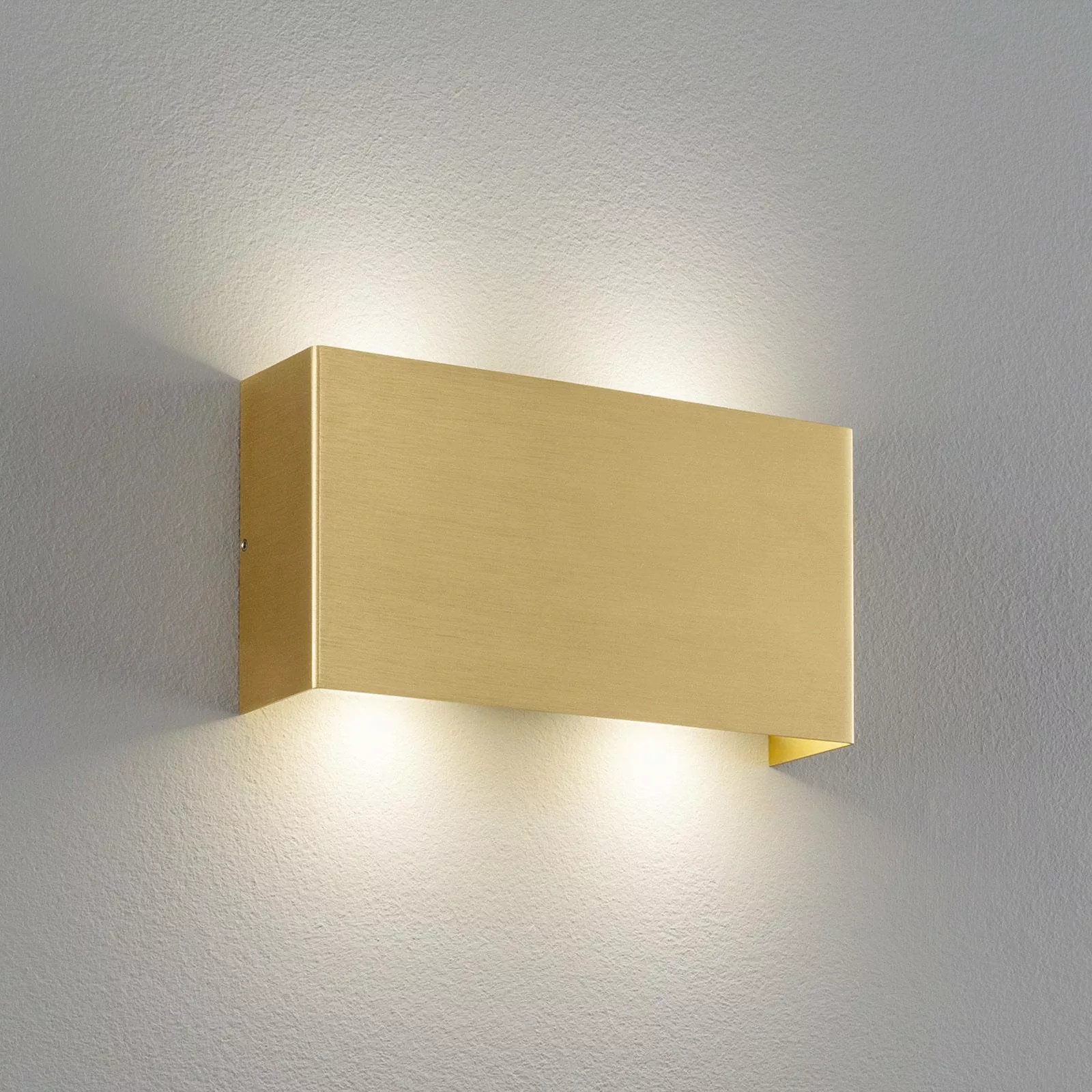 Quitani LED-Wandleuchte Maja, messing matt, Breite 22 cm günstig online kaufen