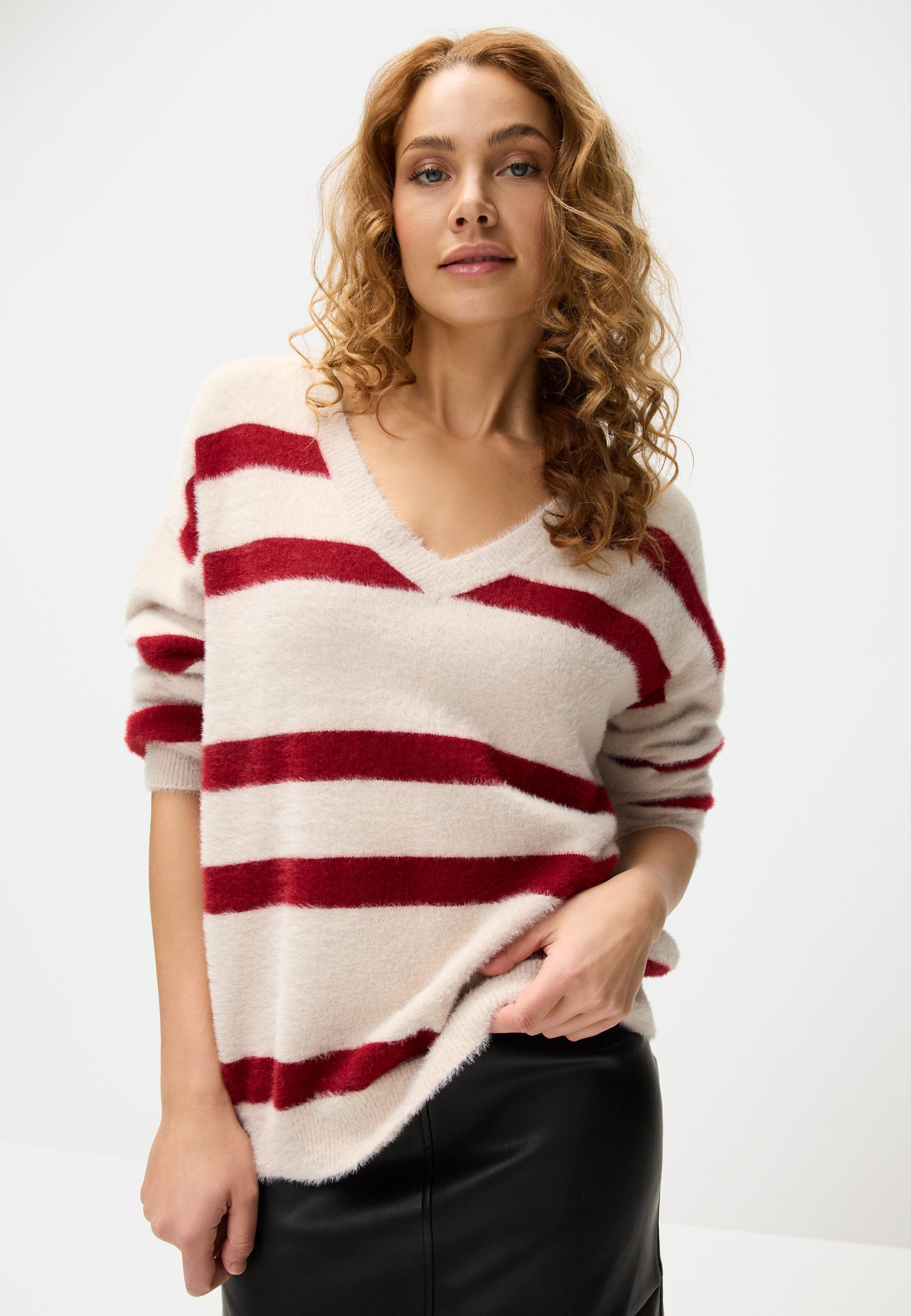 LASCANA Streifenpullover aus kuschelweichem Strick, V-Ausschnitt, günstig online kaufen
