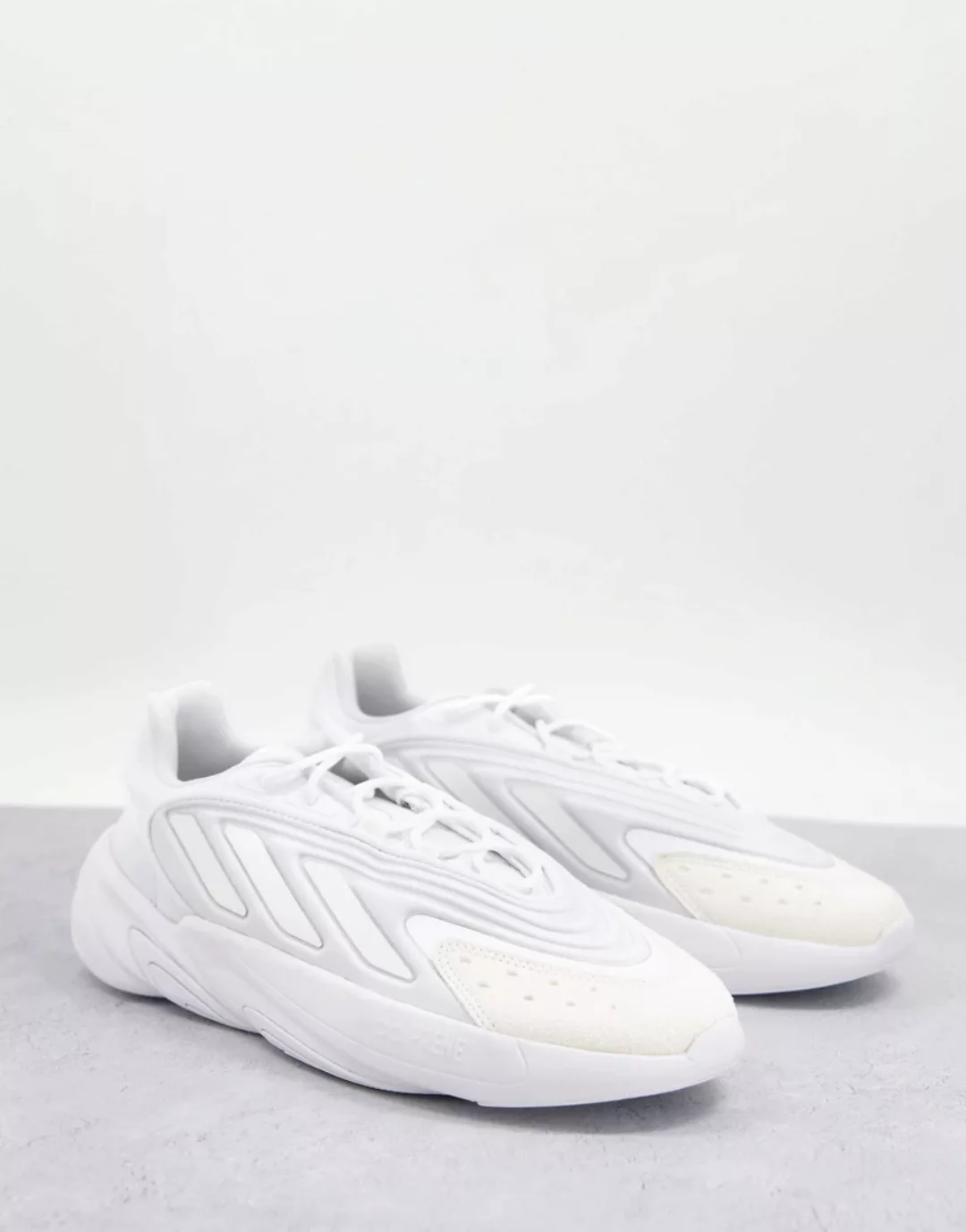adidas Originals – Ozelia – Sneaker in Triple-Weiß günstig online kaufen