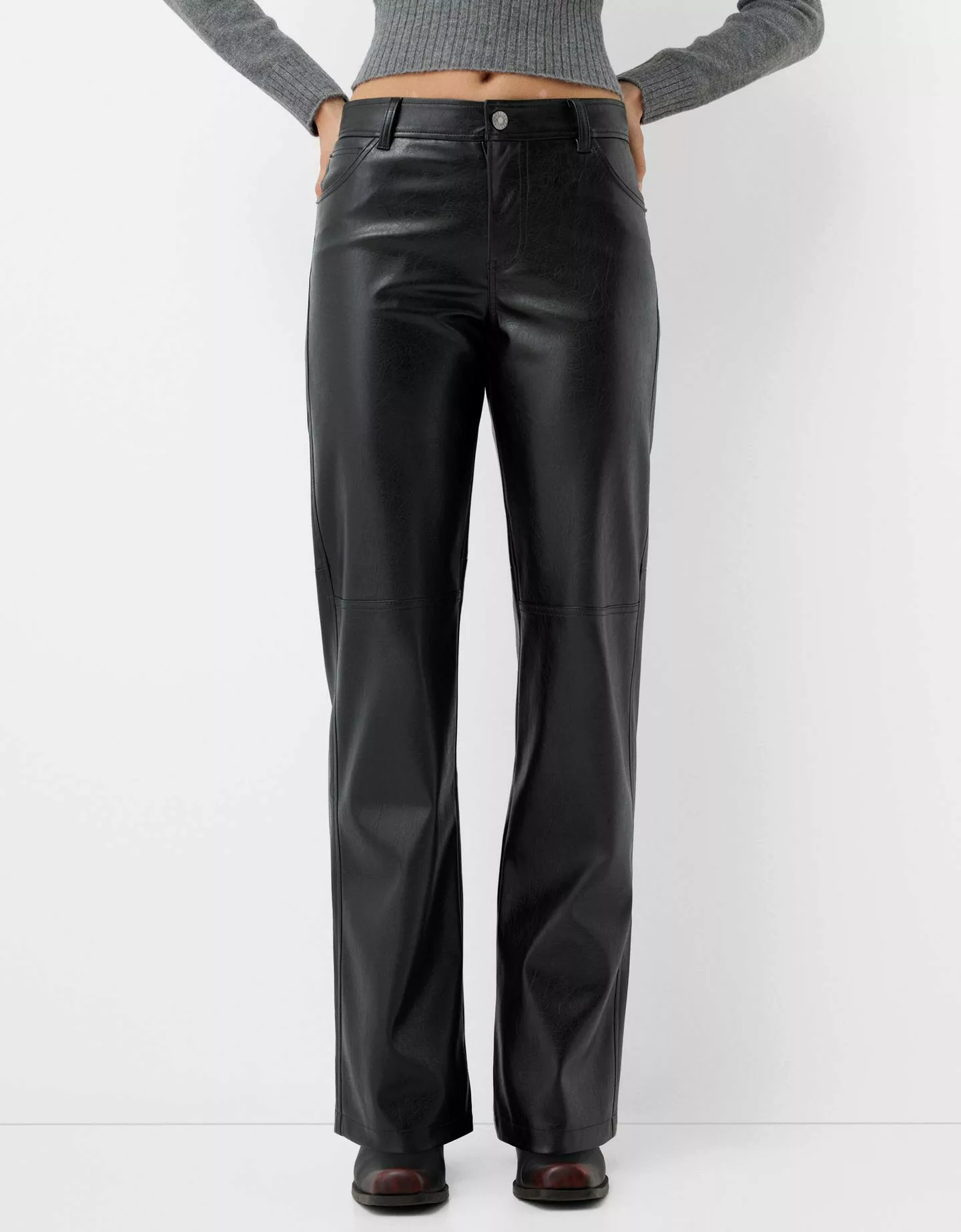 Bershka Straight-Cargohose Aus Kunstleder Damen M Schwarz günstig online kaufen