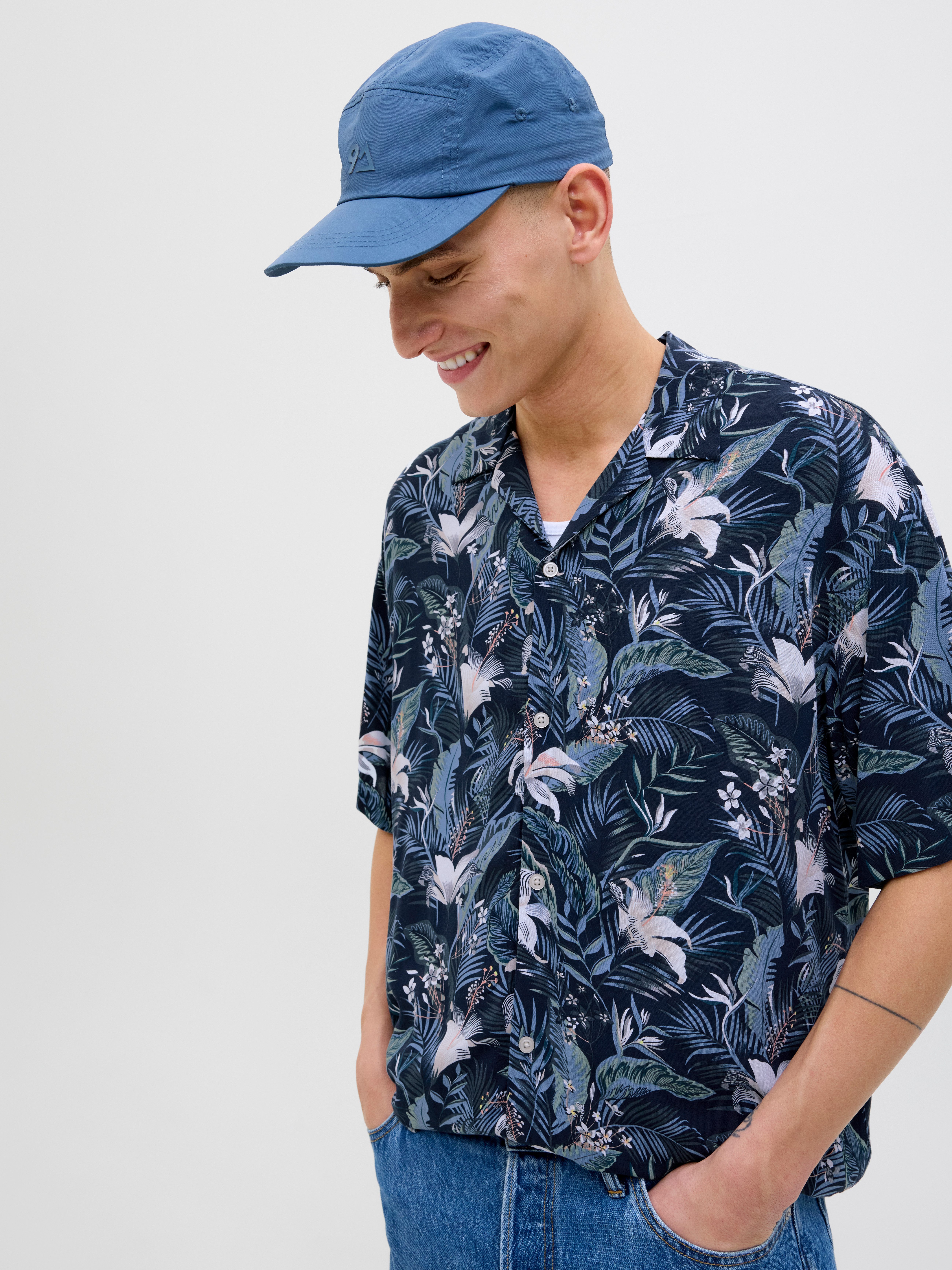 Jack & Jones Kurzarmhemd JJEJEFF TROPICAL günstig online kaufen