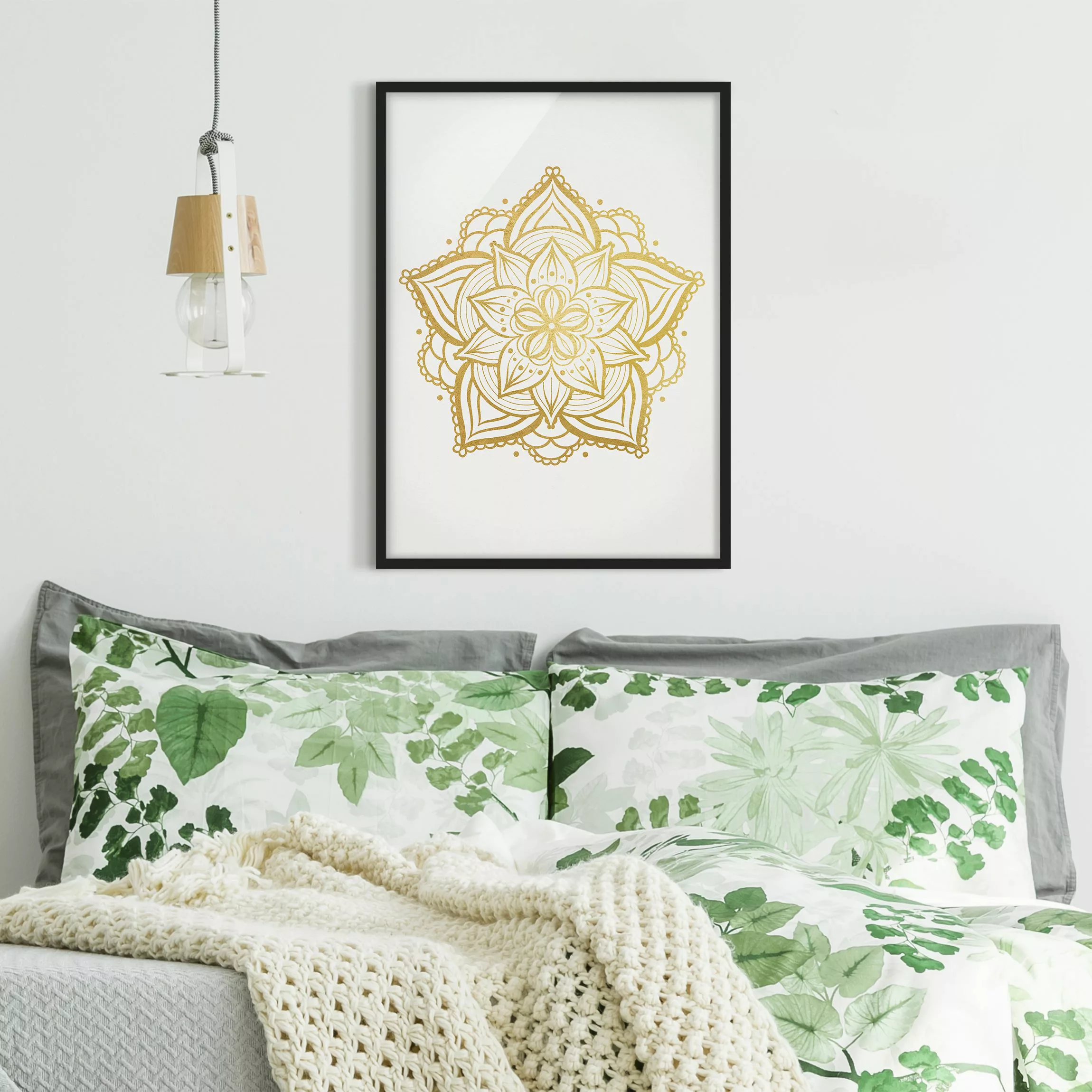 Bild mit Rahmen - Hochformat Mandala Blüte Illustration weiß gold günstig online kaufen