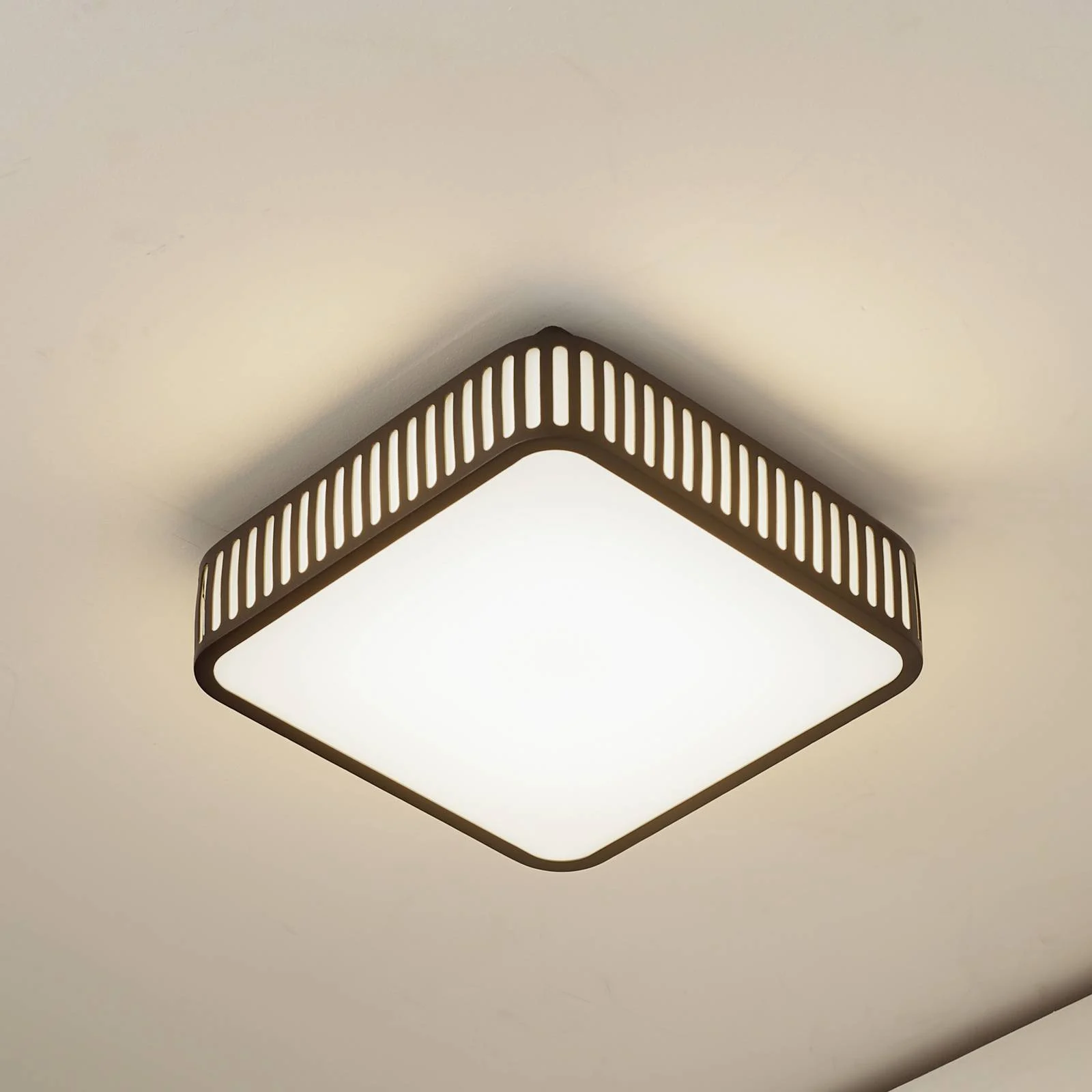 Lindby LED-Außendeckenleuchte Lurinda, 26 cm schwarz, IP44 günstig online kaufen