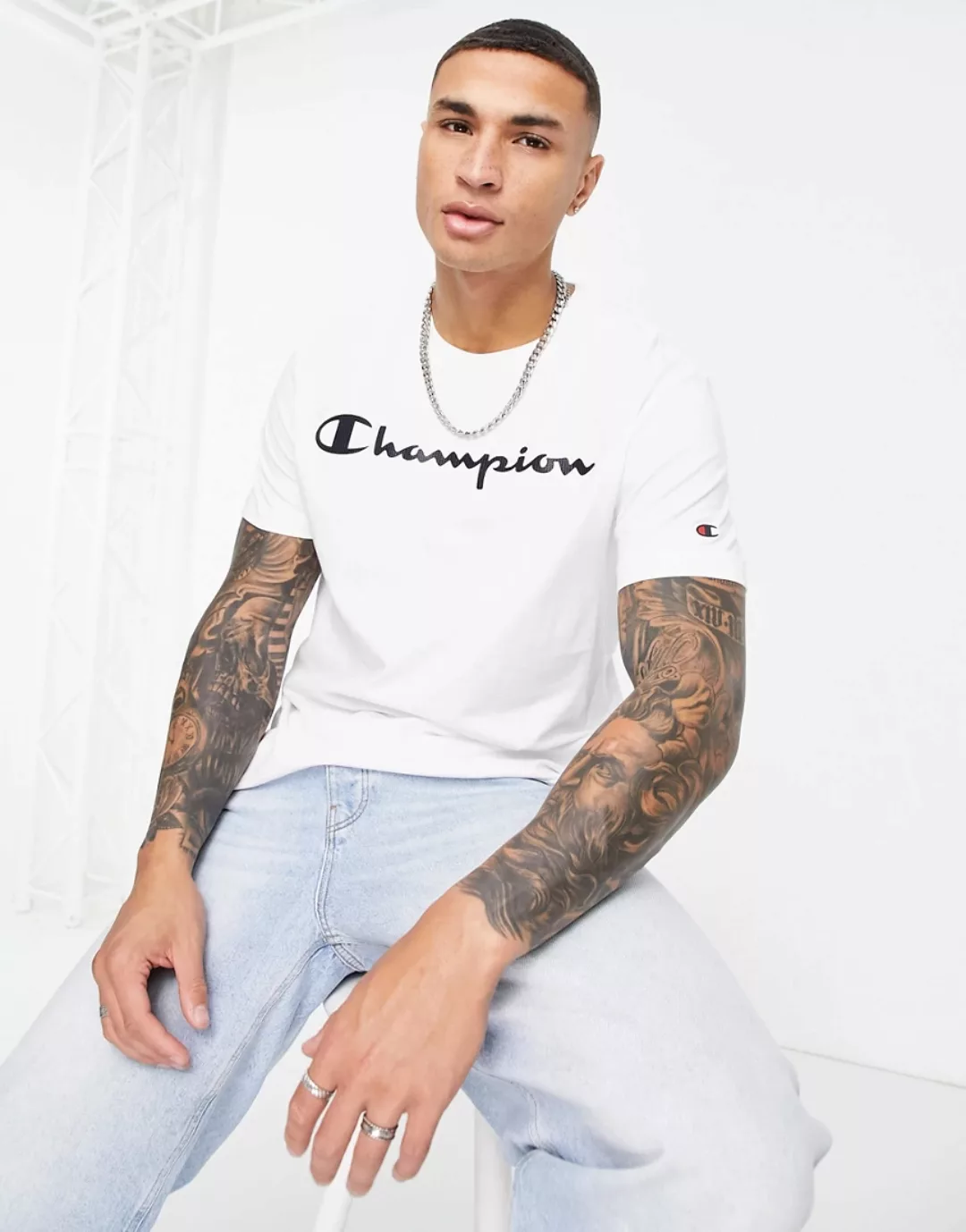 Champion – T-Shirt mit großem Schriftzuglogo auf der Brust in Weiß günstig online kaufen