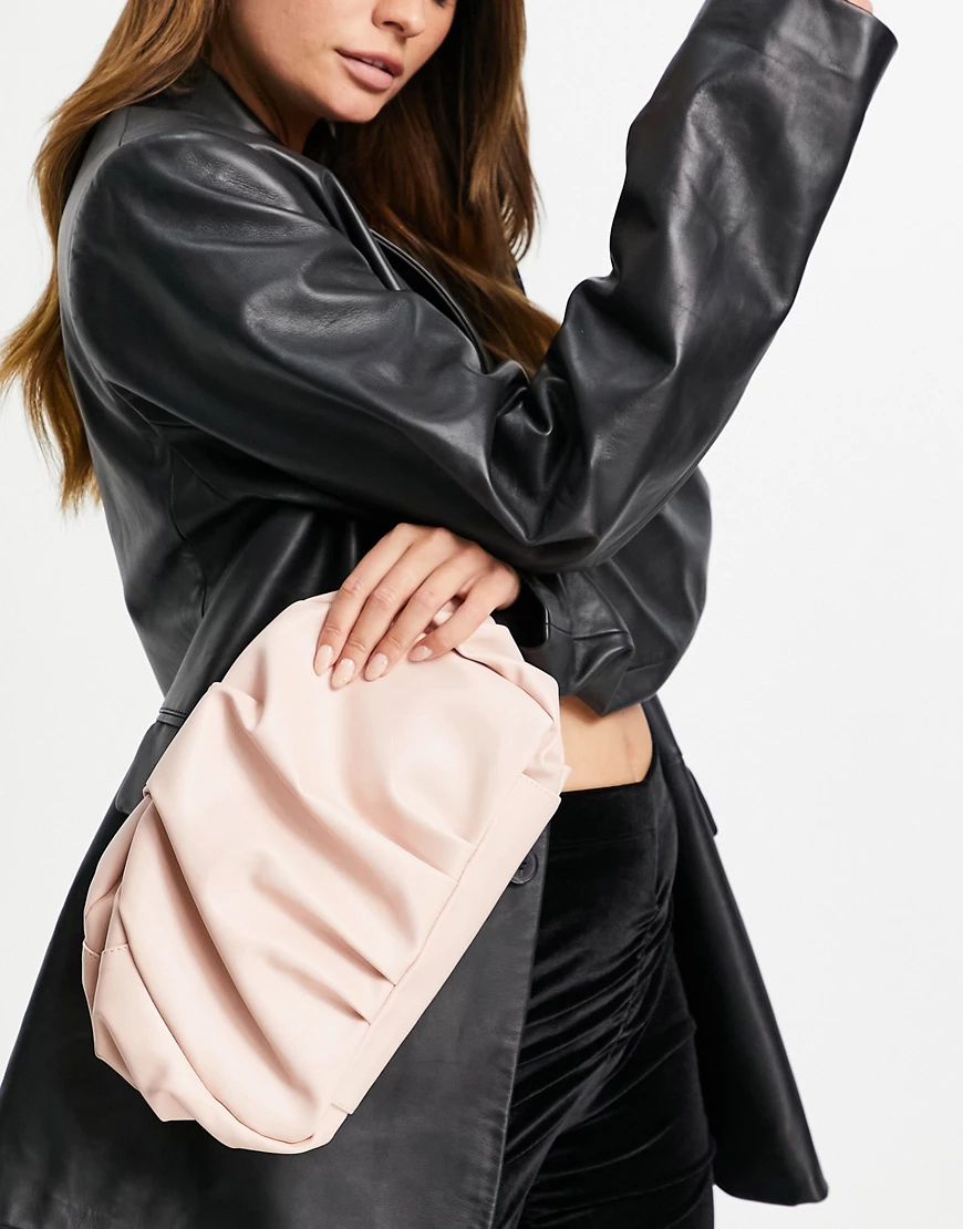 ASOS DESIGN – Übergroße, geraffte Clutch in Rosa günstig online kaufen