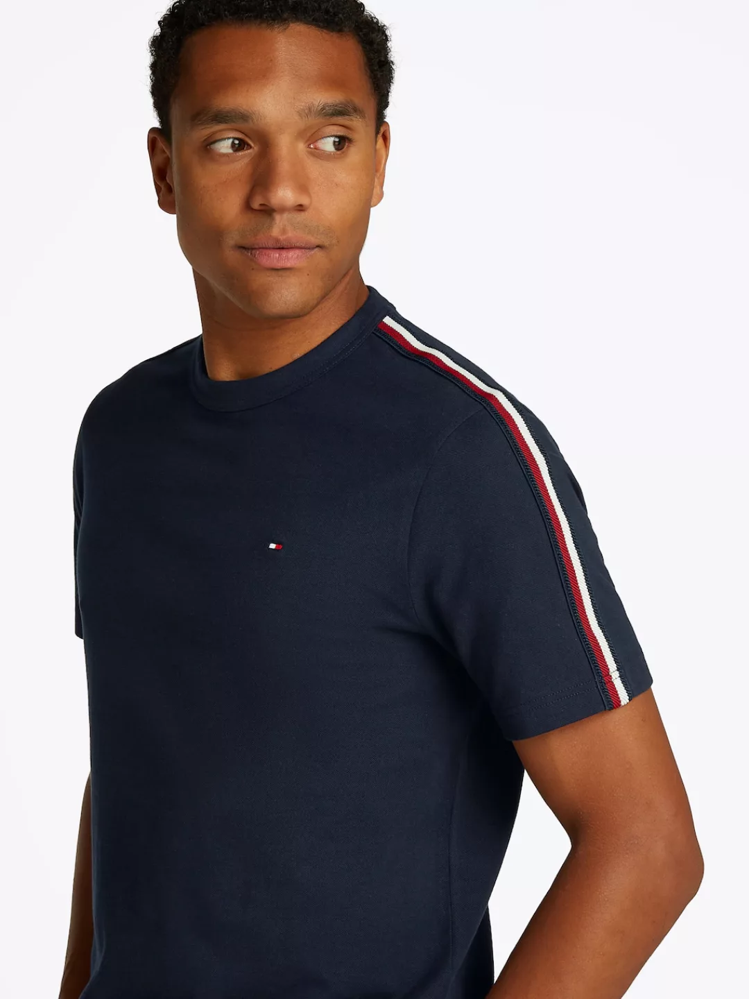 Tommy Hilfiger Kurzarmshirt "GLOBAL STRIPE TAPE TEE", Mit Rundhalsausschnit günstig online kaufen