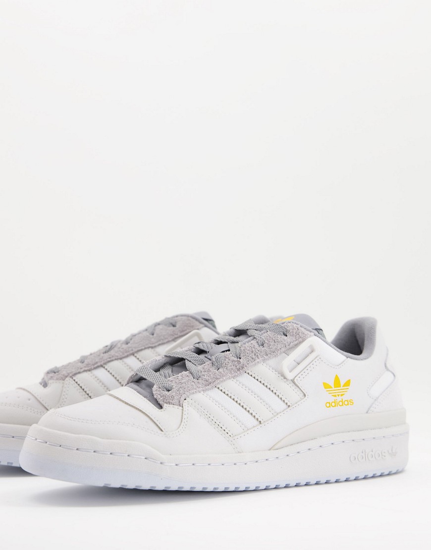 adidas Originals – Forum Low – Sneaker in Grau und gebrochenem Weiß günstig online kaufen