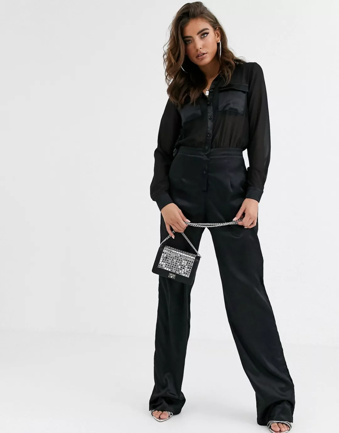Missguided – Jumpsuit mit Hemd aus Chiffon und Beinen aus Satin in Schwarz günstig online kaufen