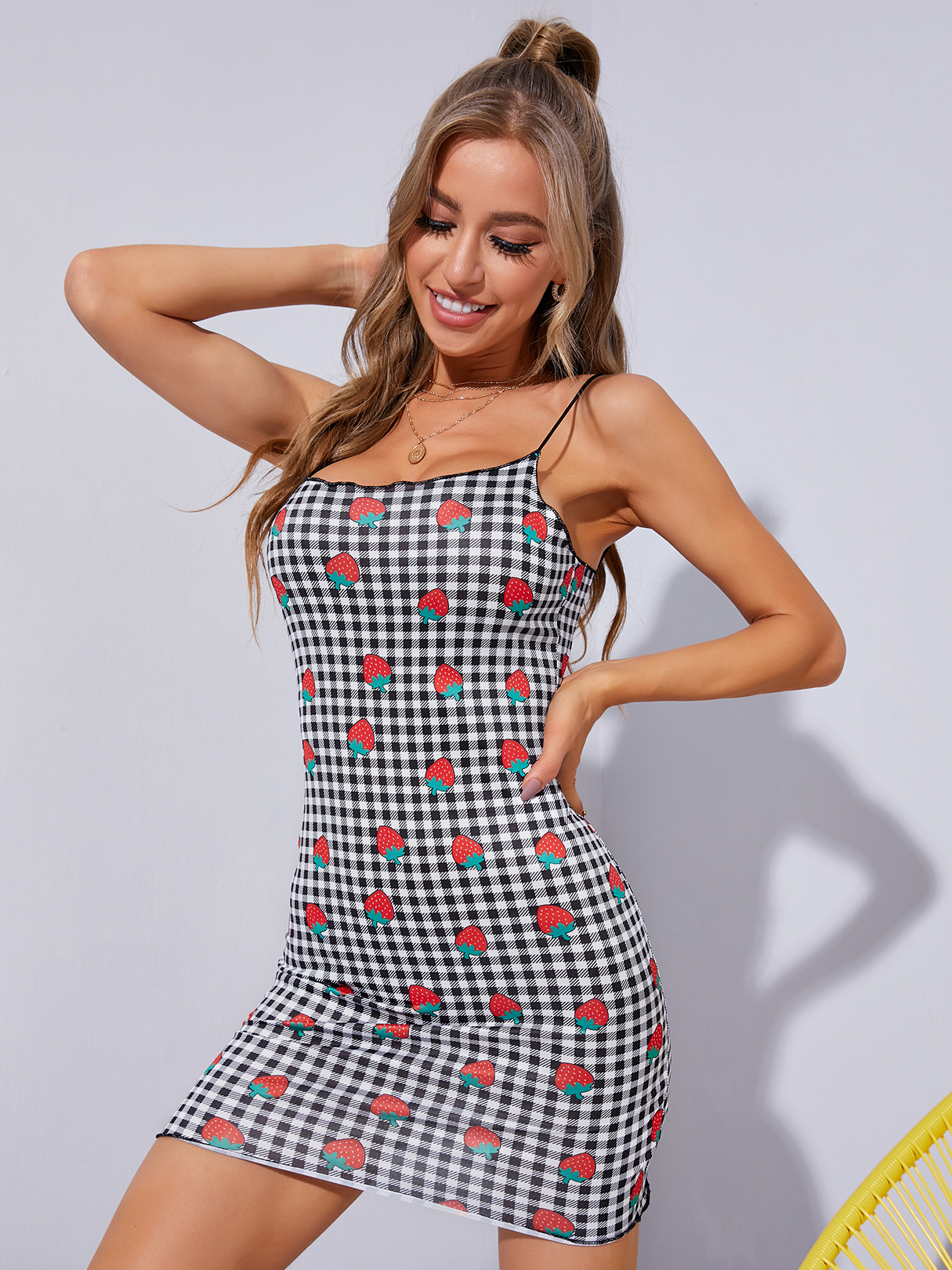 YOINS Schwarzes Spaghetti Plaid Strawberry Mini Dress günstig online kaufen