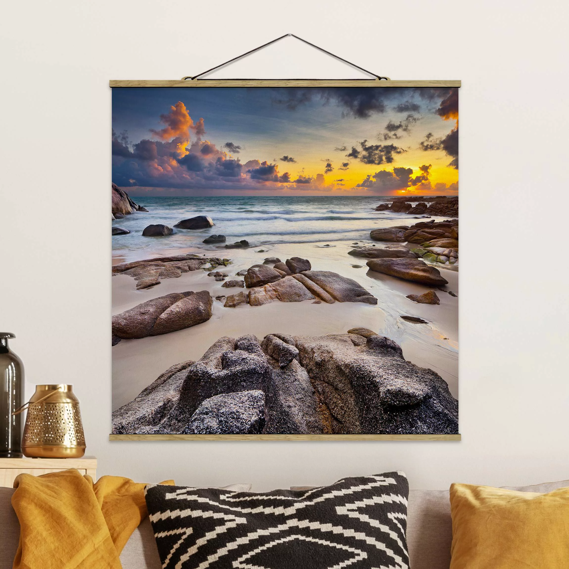 Stoffbild Strand mit Posterleisten - Quadrat Strand Sonnenaufgang in Thaila günstig online kaufen