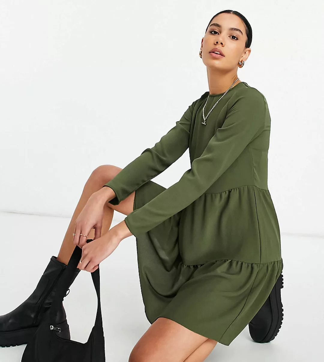ASOS DESIGN Tall – Langärmliges, gestuftes Hänger-Minikleid in Khaki-Grün günstig online kaufen