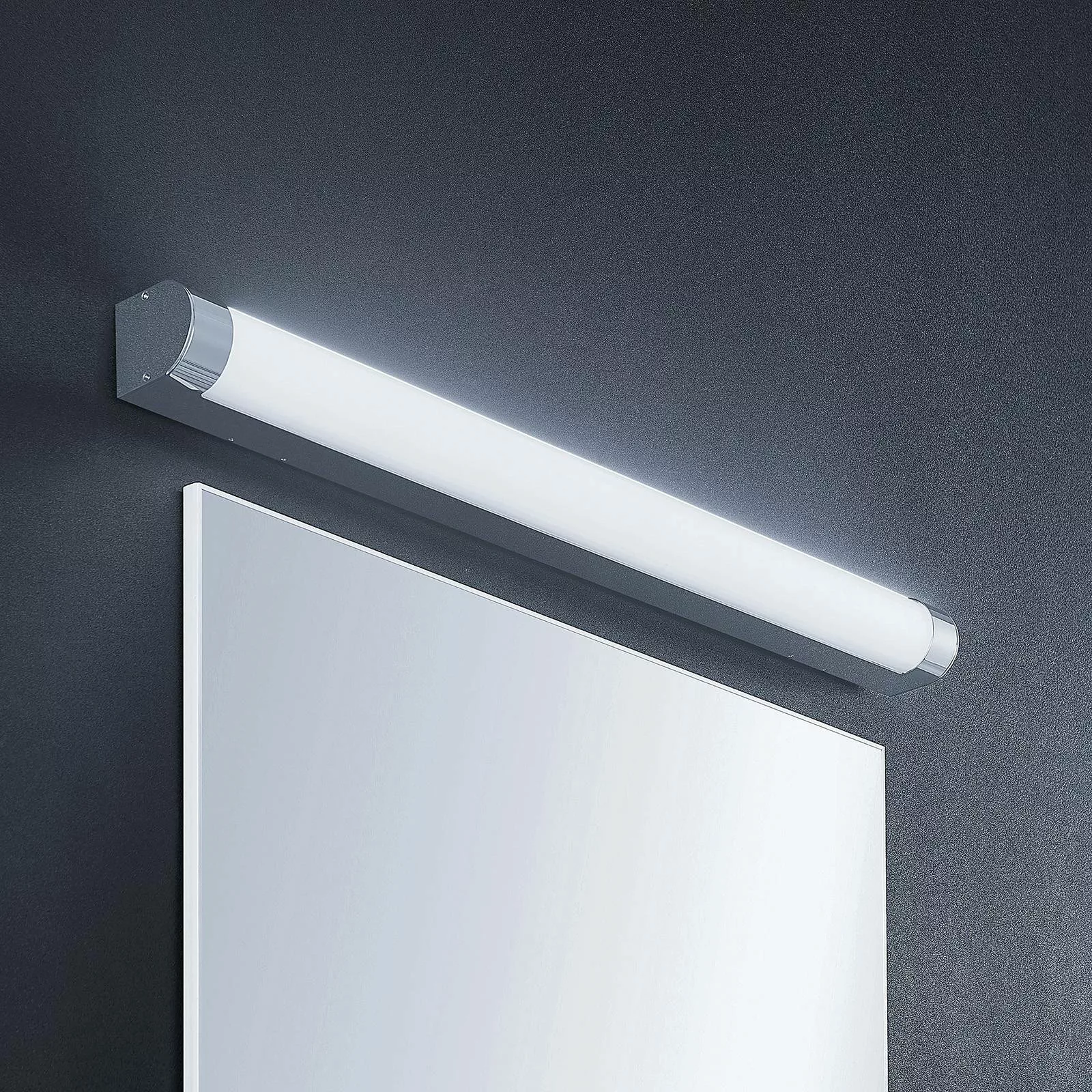 Lindby Nava LED-Badezimmer-Wandleuchte, 90 cm günstig online kaufen