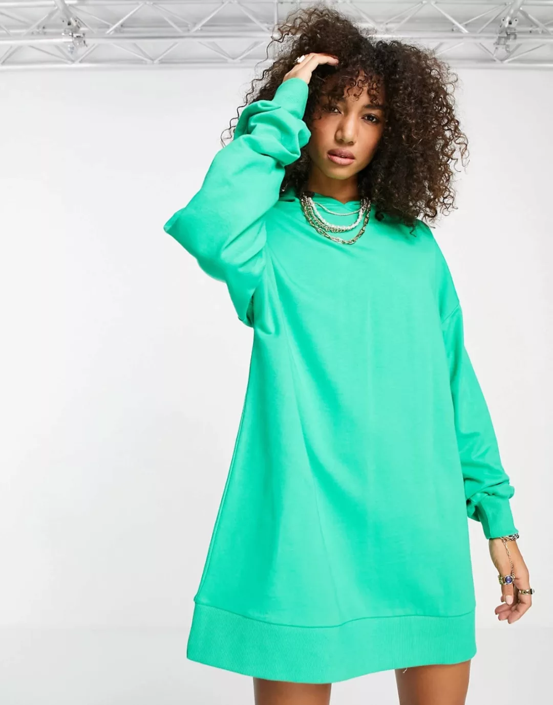 ASOS DESIGN – Oversized-Minikleid aus Sweatshirt-Stoff in Hellgrün mit Kapu günstig online kaufen