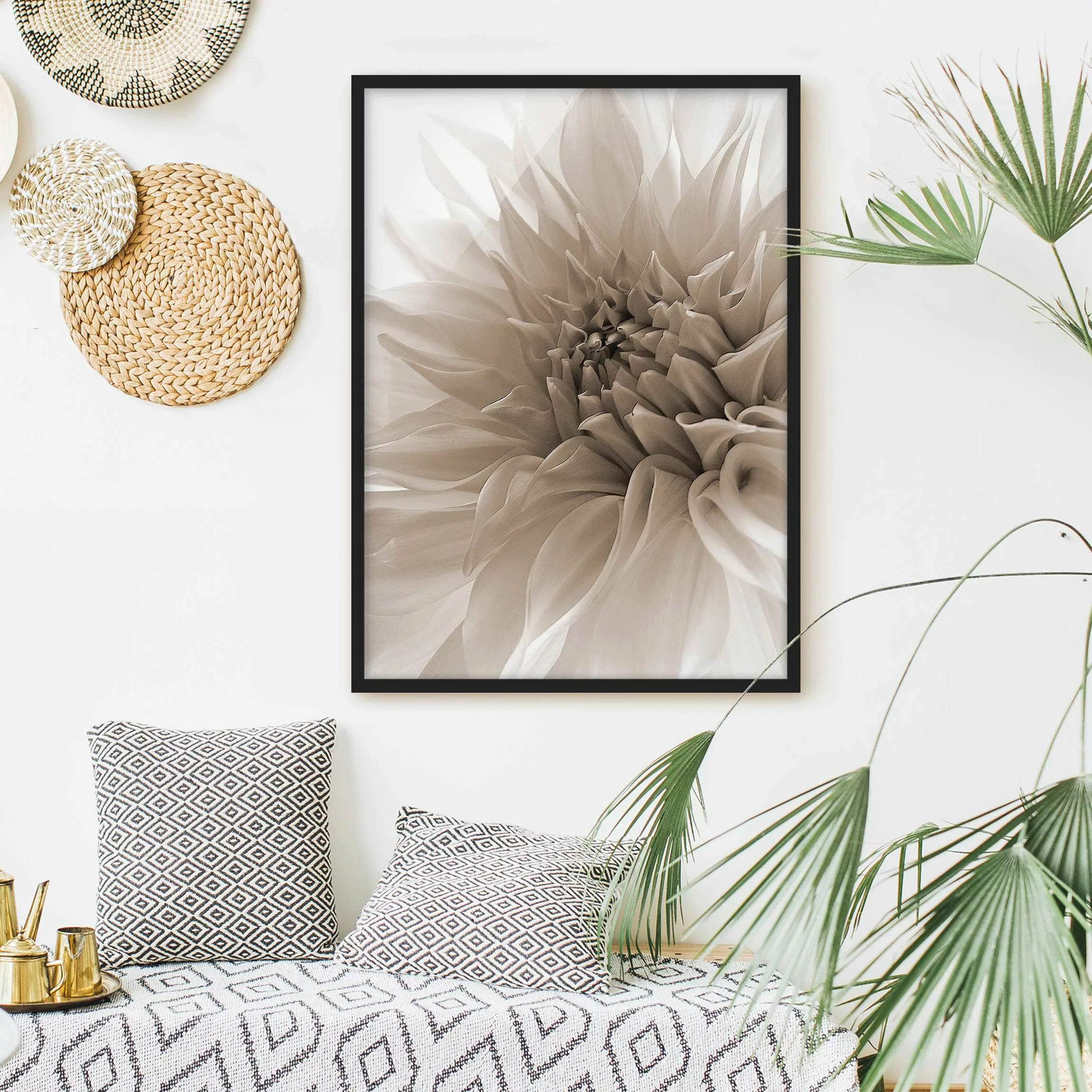 Bild mit Rahmen Blumen - Hochformat Dahlie in Würde günstig online kaufen
