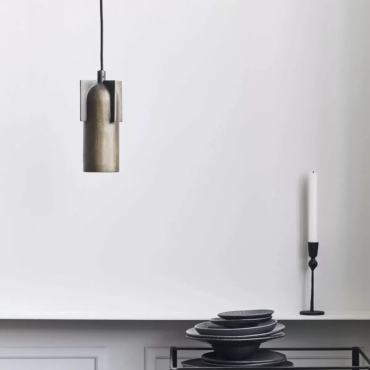 Lampe Akola aus Aluminium mit braunem Messing Finish günstig online kaufen