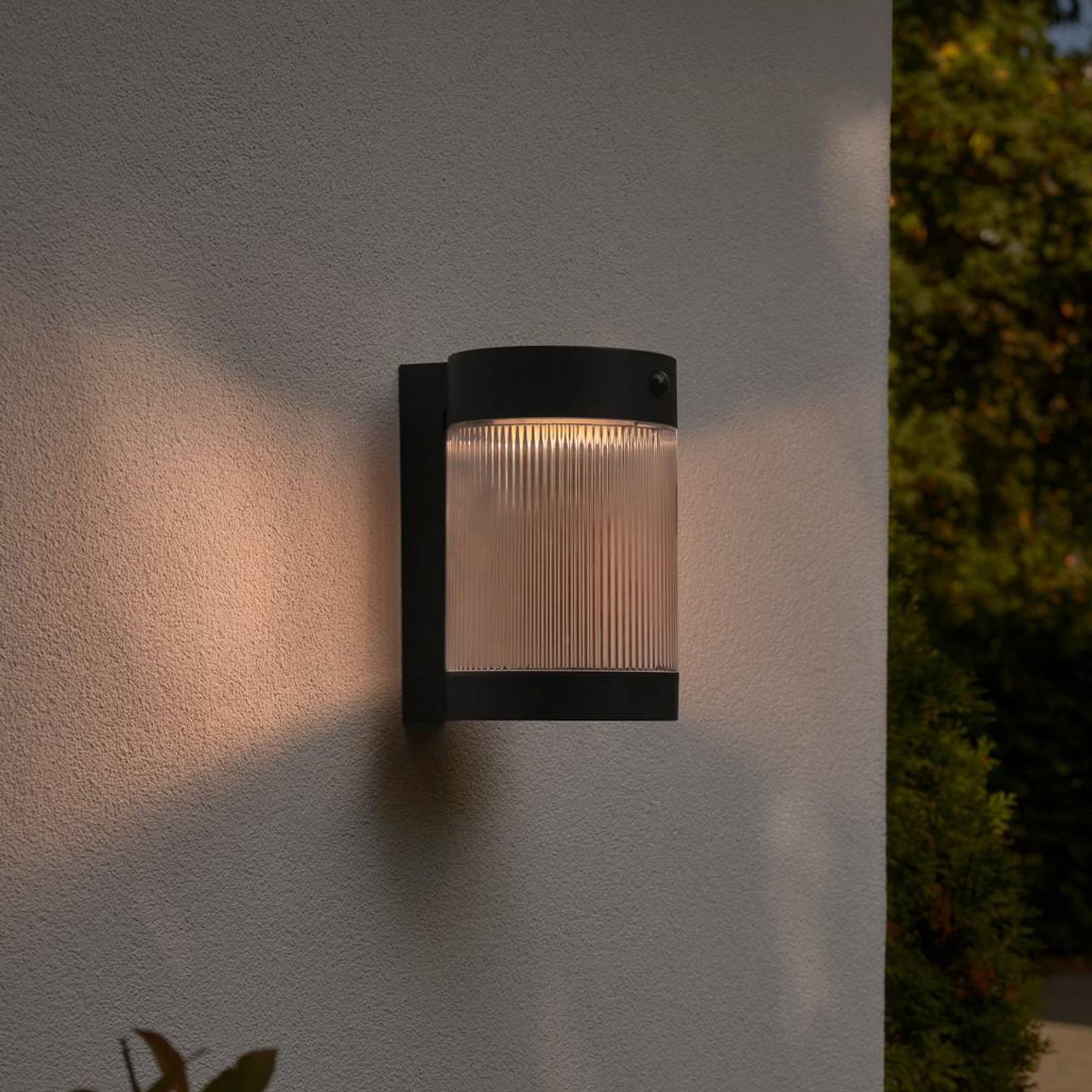 Solar-Außenwandleuchte Coupar, schwarz, Kunststoff, IP44 günstig online kaufen