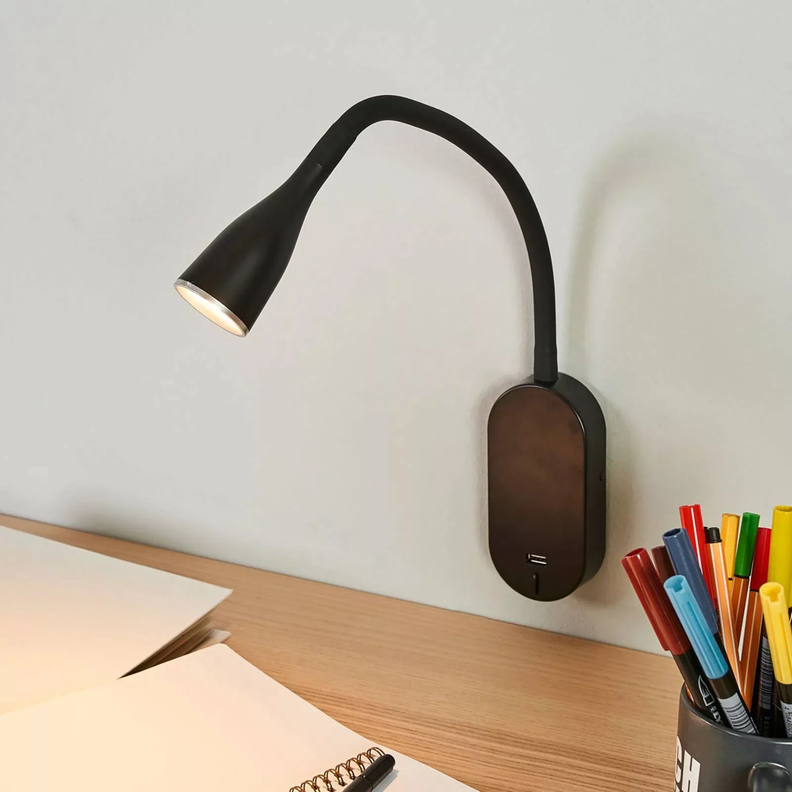 Lindby LED-Wandlampe Enna, schwarz, Schalter, USB-Anschluss günstig online kaufen