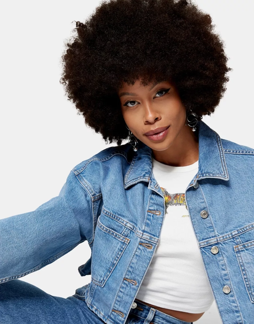 Topshop – Kurz geschnittene Jeansjacke aus einem recycelten Baumwollmix in günstig online kaufen