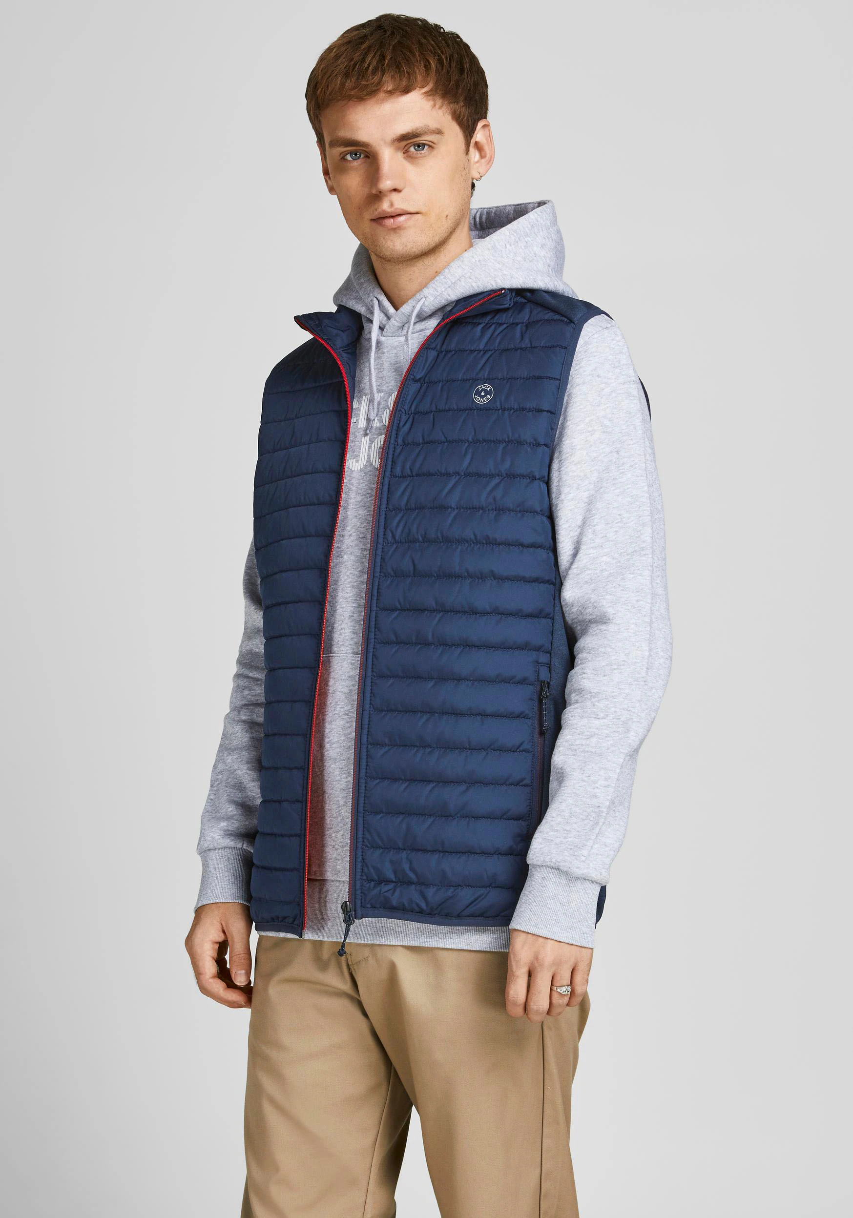 Jack & Jones Steppweste "JJEMULTI mit Logoprint, hohem Kragen und Eingrifft günstig online kaufen