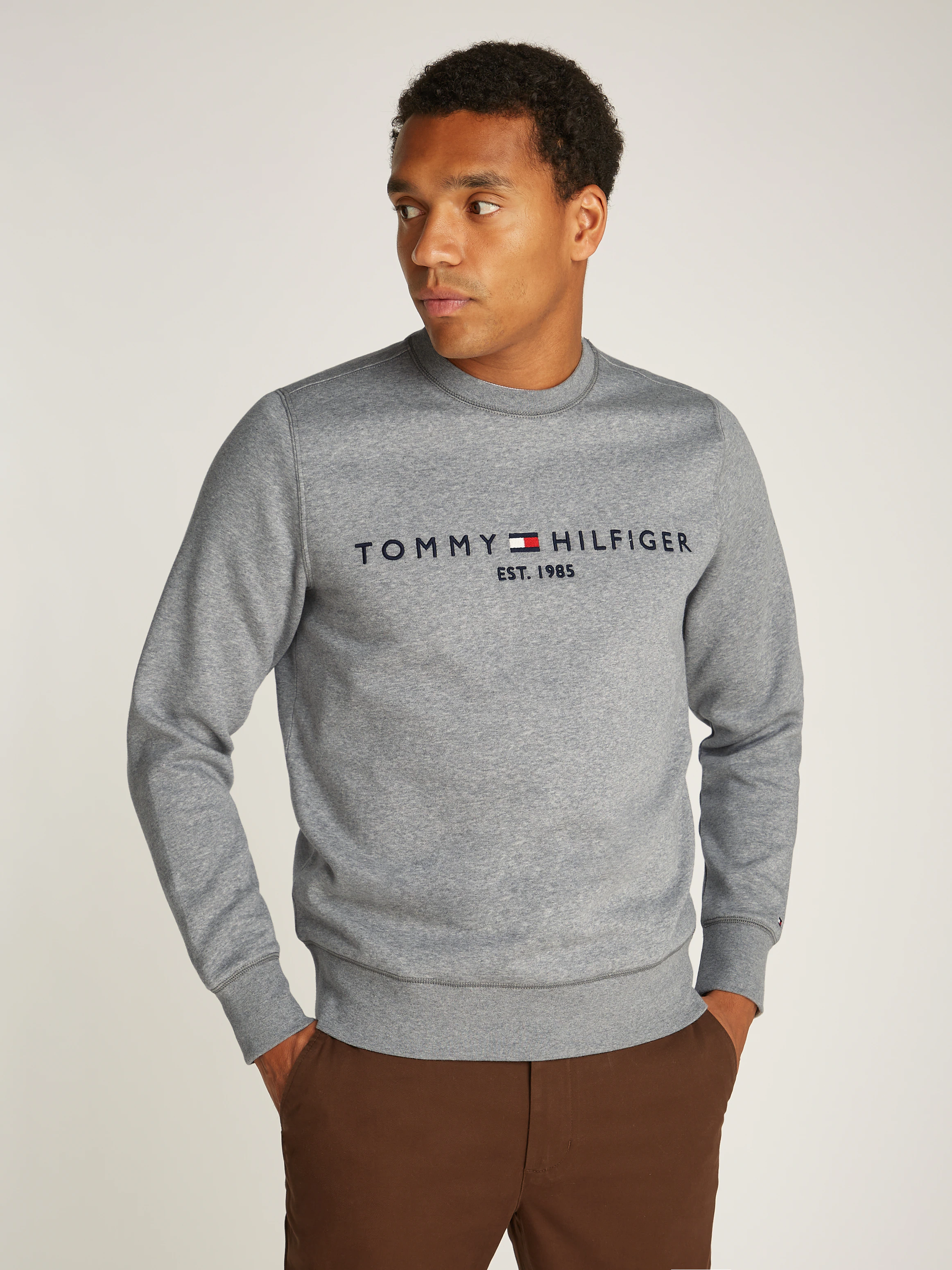 Tommy Hilfiger Sweatshirt "TOMMY LOGO SWEATSHIRT mit Rundhals und Stickerei günstig online kaufen