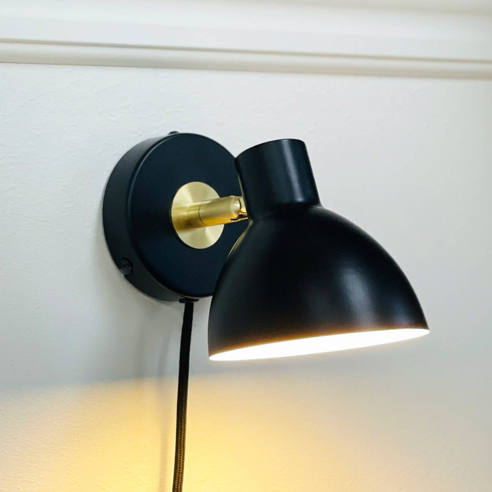 Dyberg Larsen Wandlampe Lilje, schwarz, Ø 16 cm, Metall günstig online kaufen