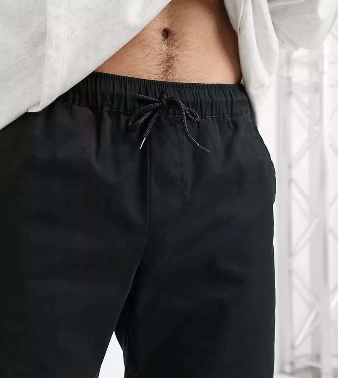 ASOS DESIGN – Enge, schwarze Chino-Shorts günstig online kaufen