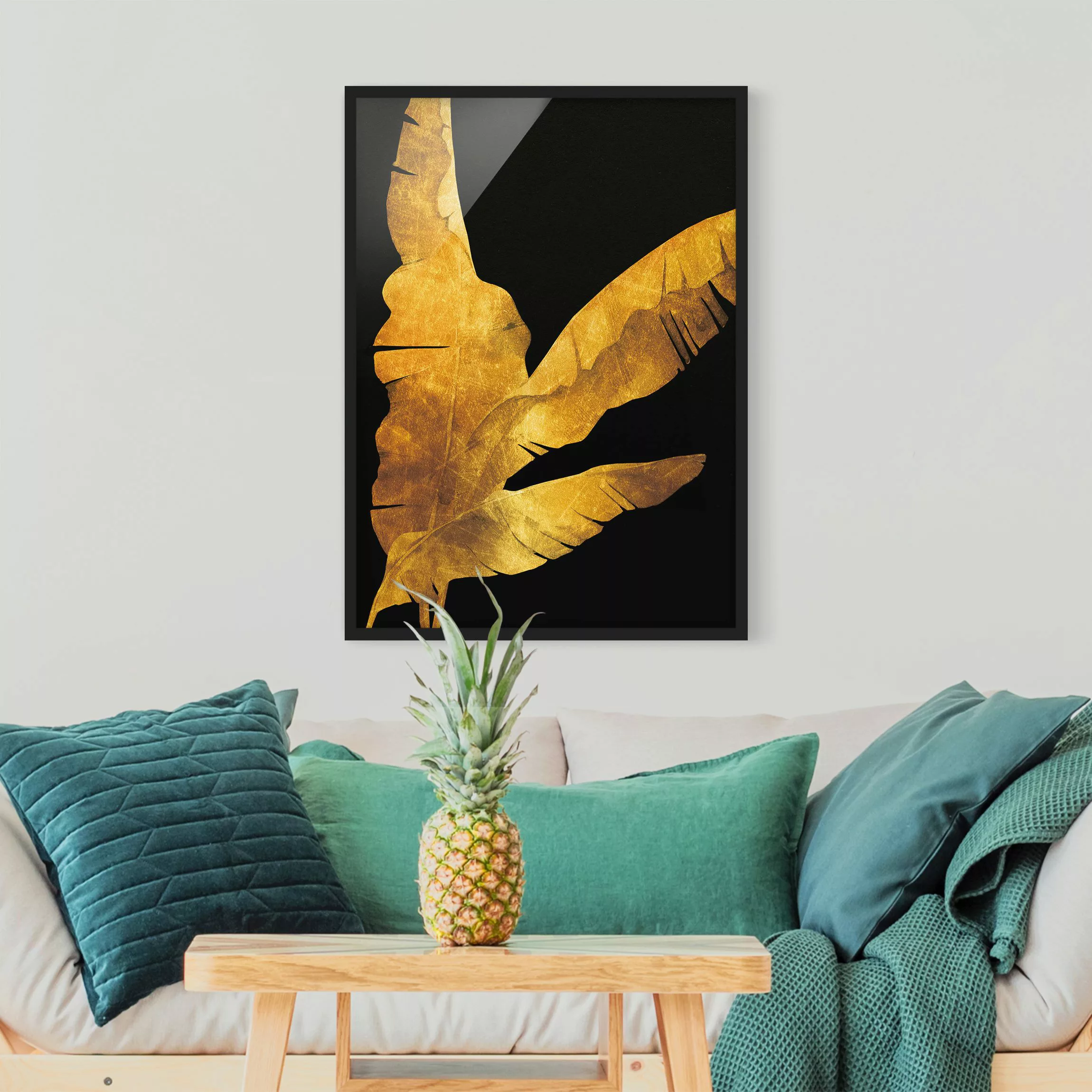 Bild mit Rahmen Blumen - Hochformat Gold - Bananenpalme auf Schwarz günstig online kaufen