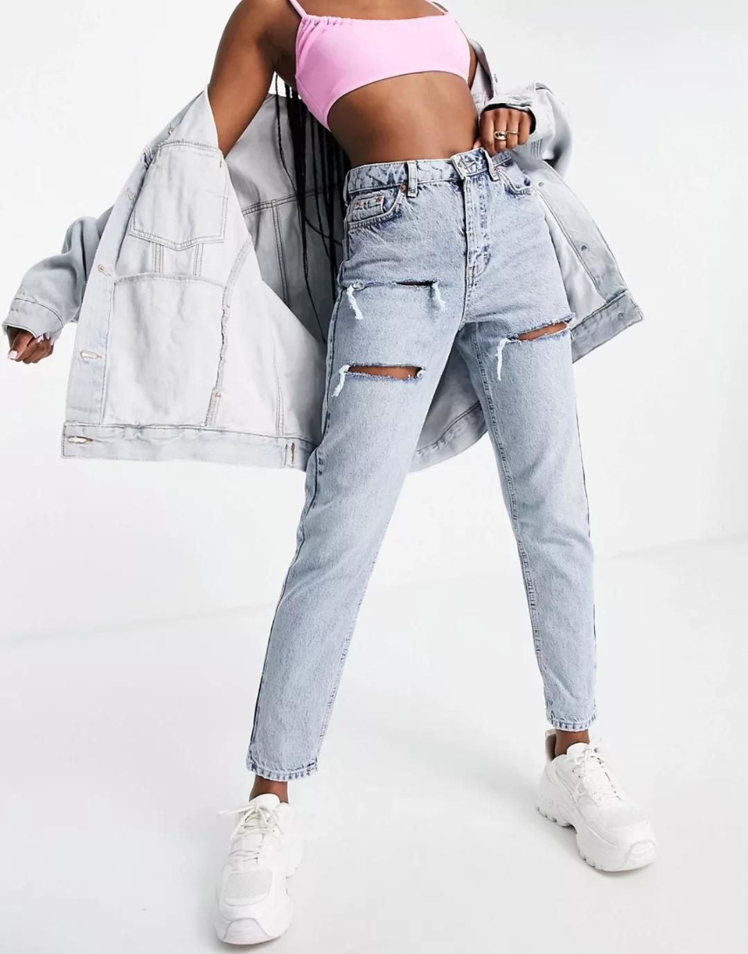 Topshop – Sofia – Mom-Jeans mit Zierrissen in verblichener Waschung-Blau günstig online kaufen