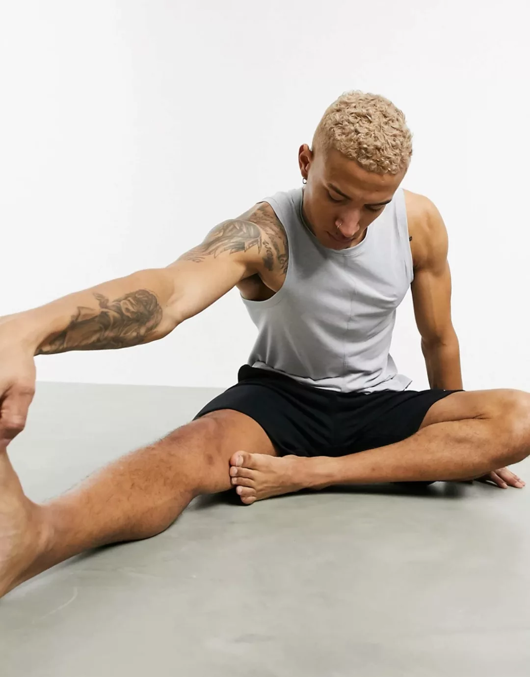 Nike – Graues Yoga-Tanktop günstig online kaufen