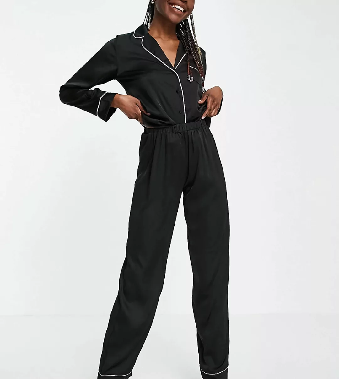ASOS DESIGN Tall – Satin-Pyjamaset mit langärmligem Hemd und Hose in Schwar günstig online kaufen