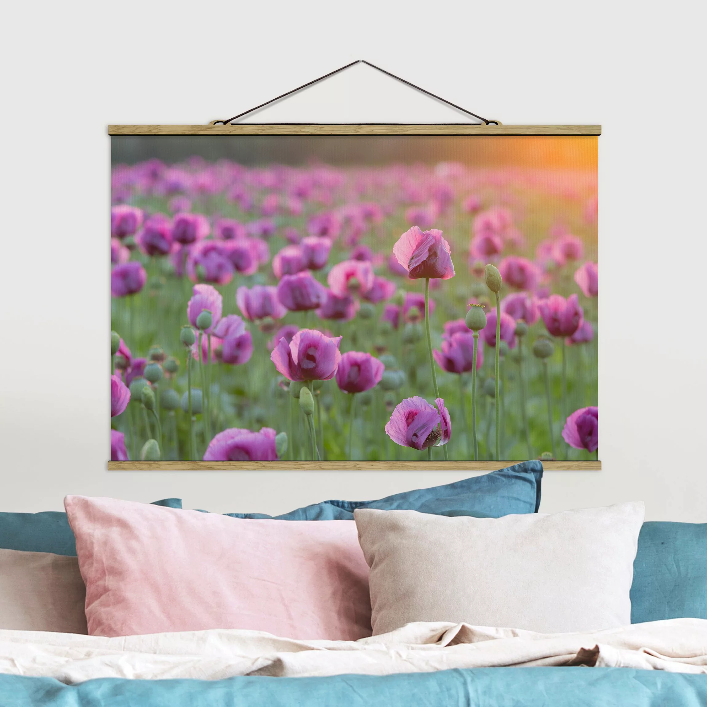 Stoffbild Blumen mit Posterleisten - Querformat Violette Schlafmohn Blumenw günstig online kaufen