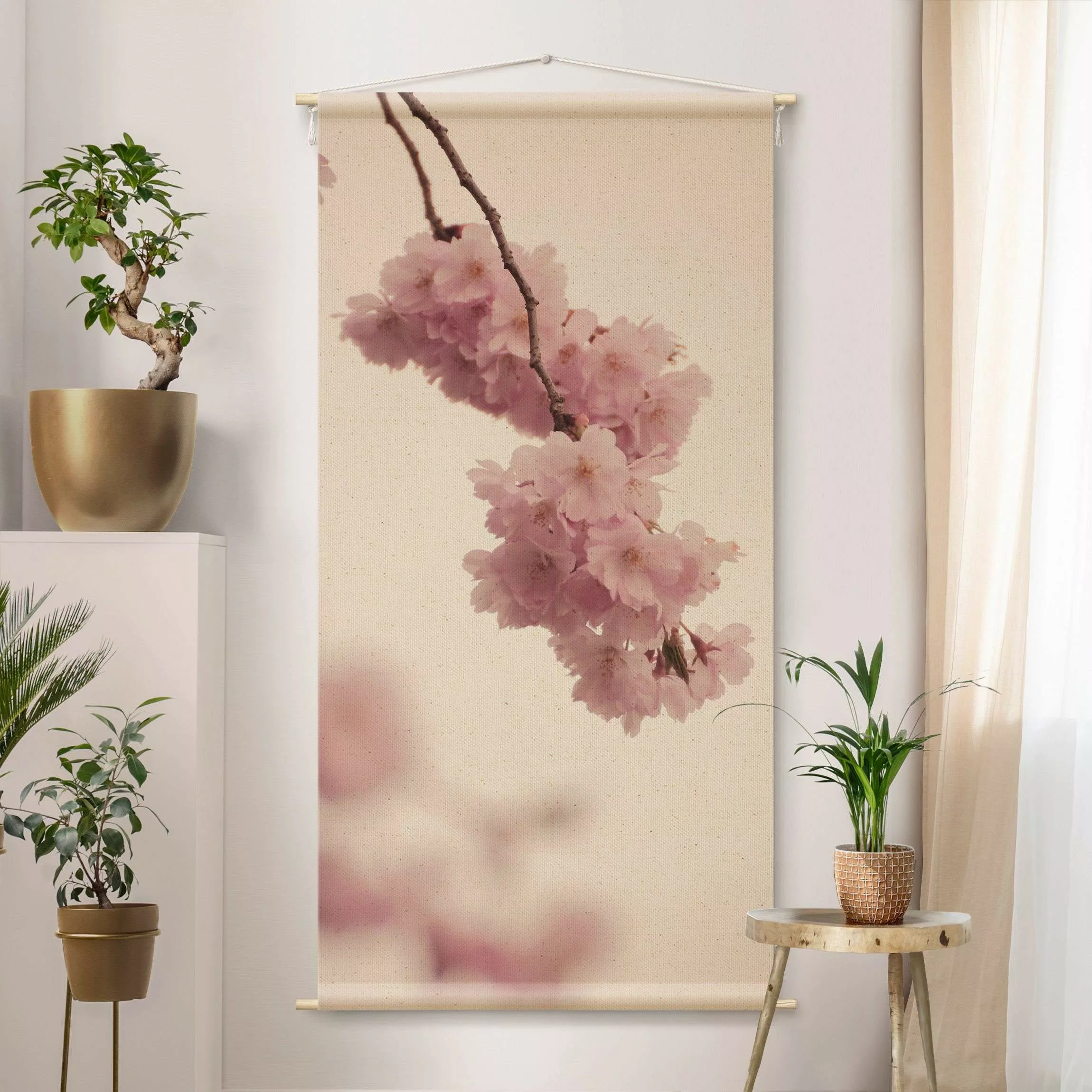 Wandteppich Zartrosane Frühlingsblüte mit Bokeh günstig online kaufen