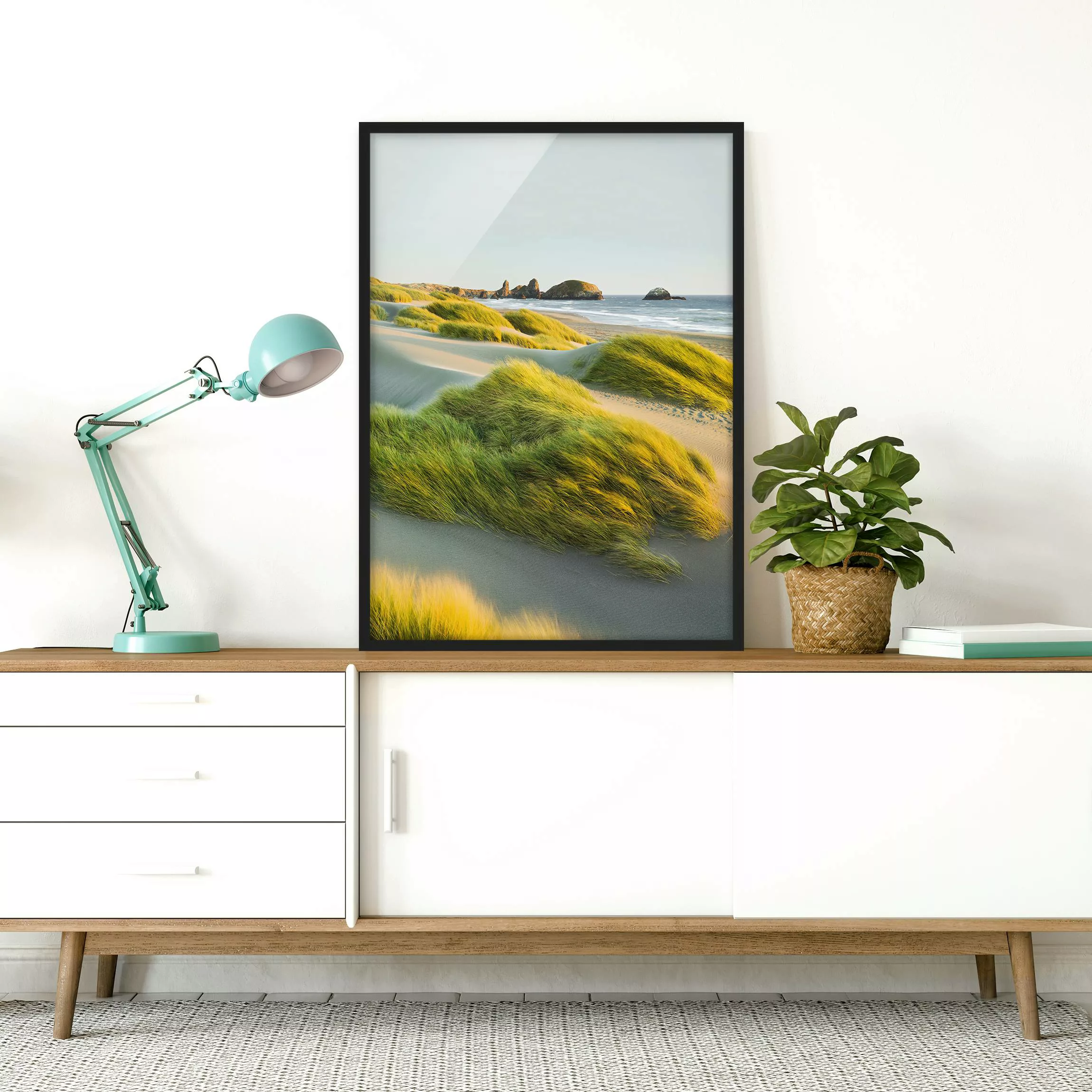 Bild mit Rahmen Strand - Hochformat Dünen und Gräser am Meer günstig online kaufen