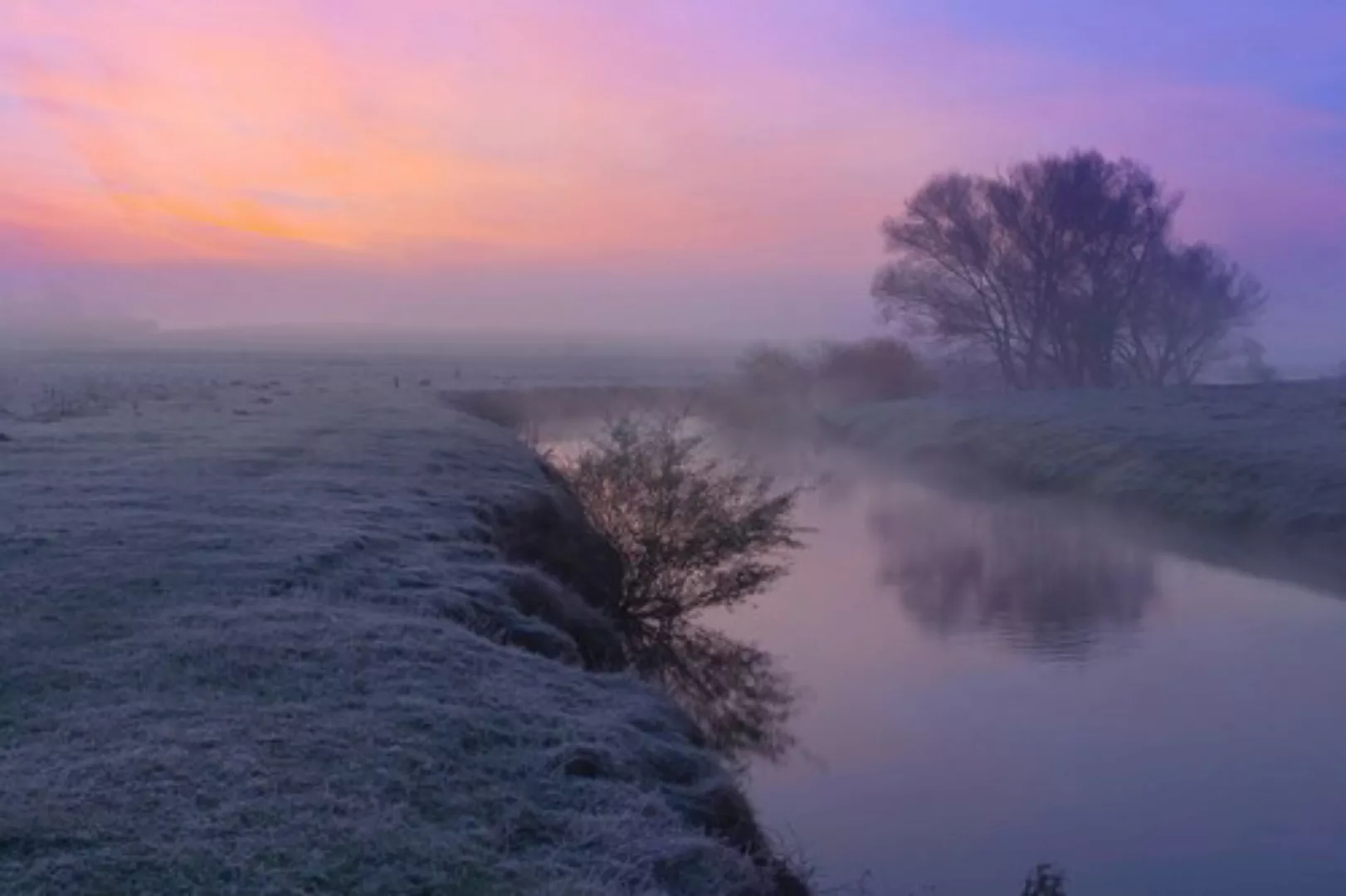 Papermoon Fototapete »Fluss in Winterlandschaft« günstig online kaufen