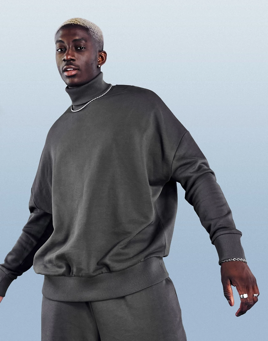 ASOS DESIGN – Extrem übergroßes Sweatshirt in verwaschenem Schwarz mit Steh günstig online kaufen