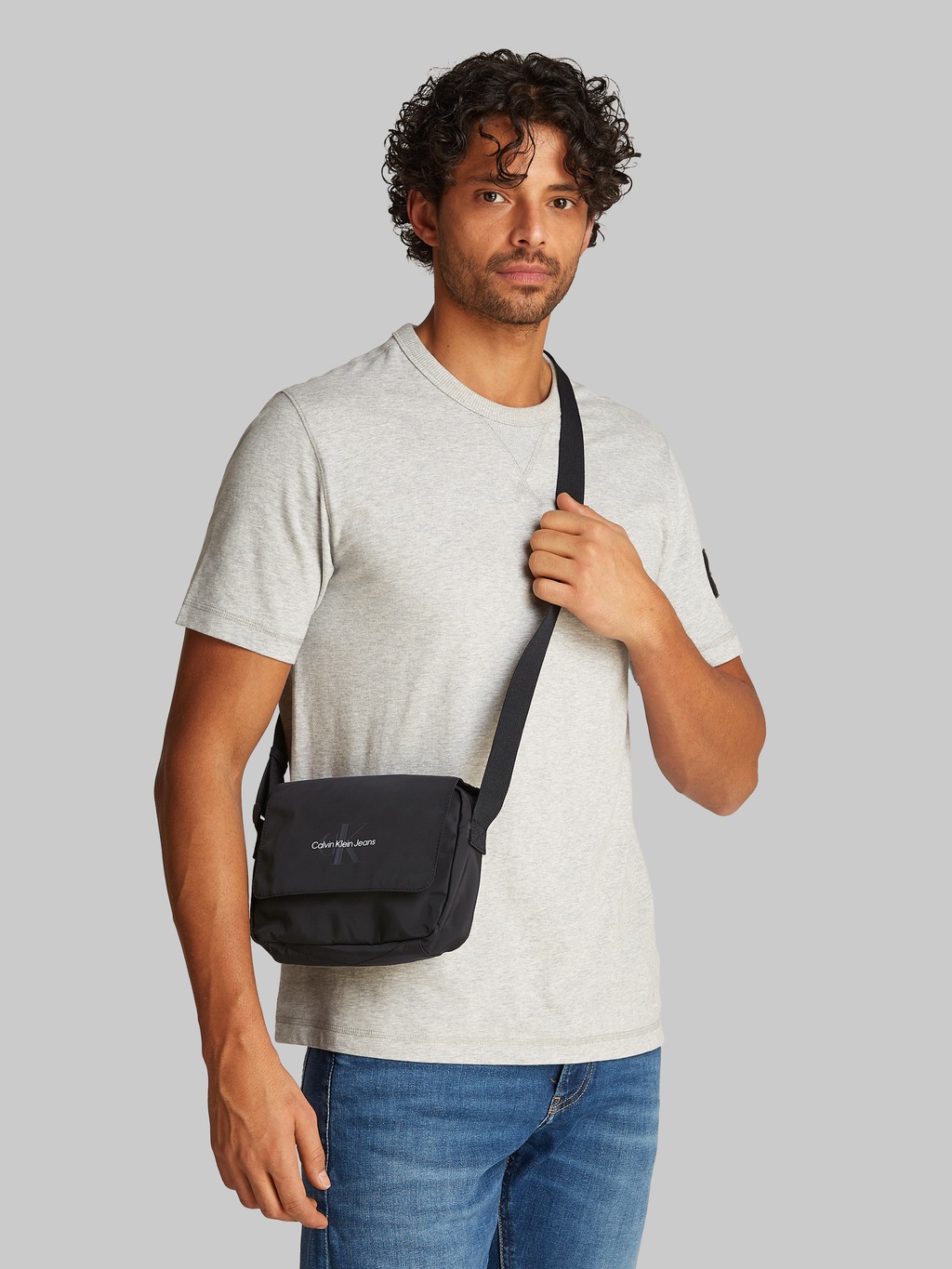 Calvin Klein Jeans Messenger Bag "SPORT ESSENTIALS UT FLAP CB22", Umhängeta günstig online kaufen