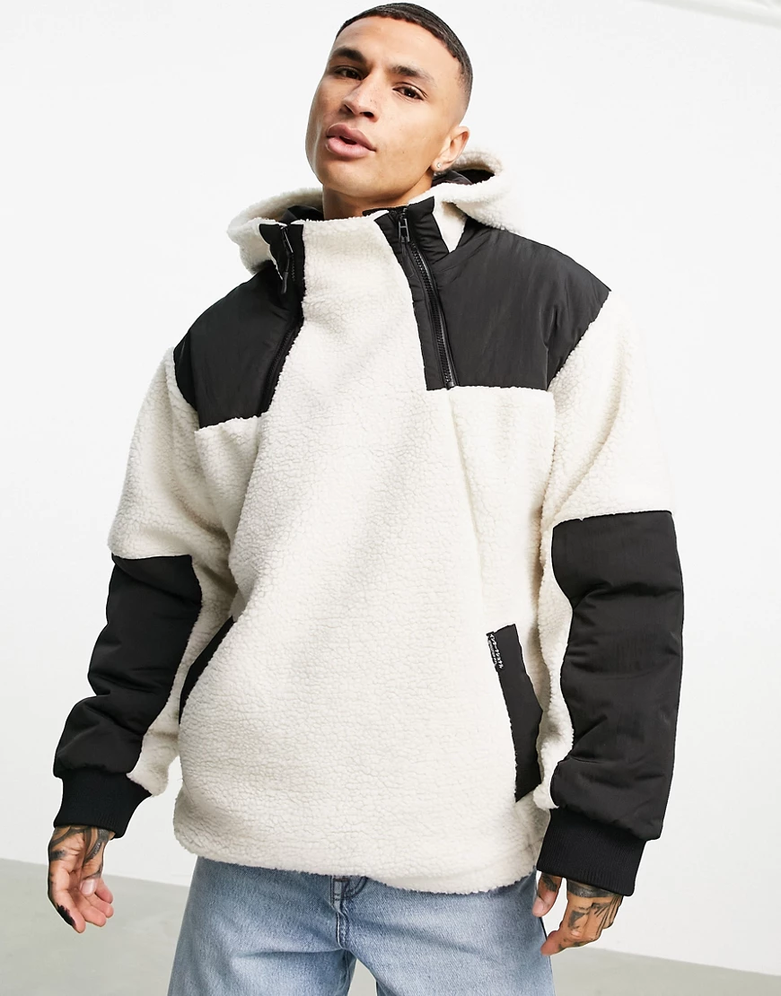 Topman – Teddyfell-Jacke mit Kapuze in Creme und Schwarz-Weiß günstig online kaufen