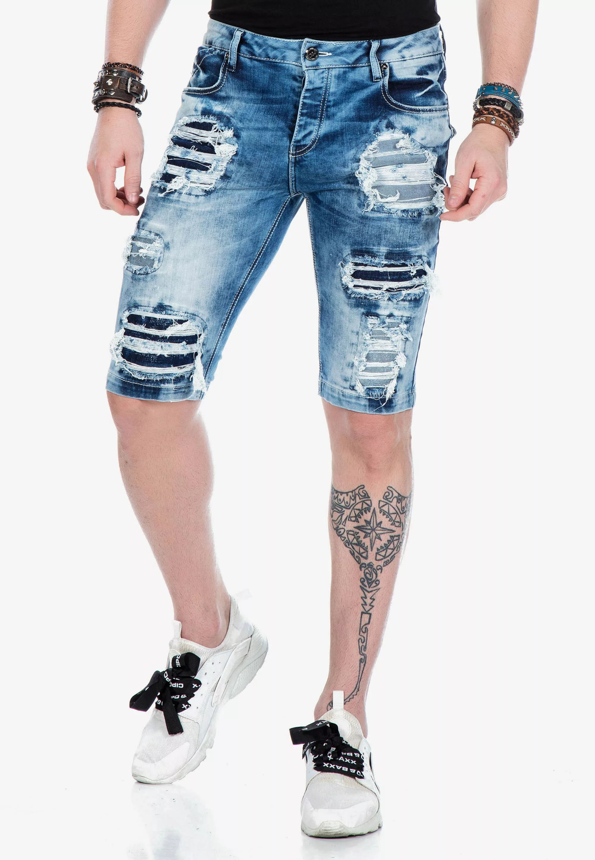 Cipo & Baxx Shorts, mit auffälligem Used-Look günstig online kaufen