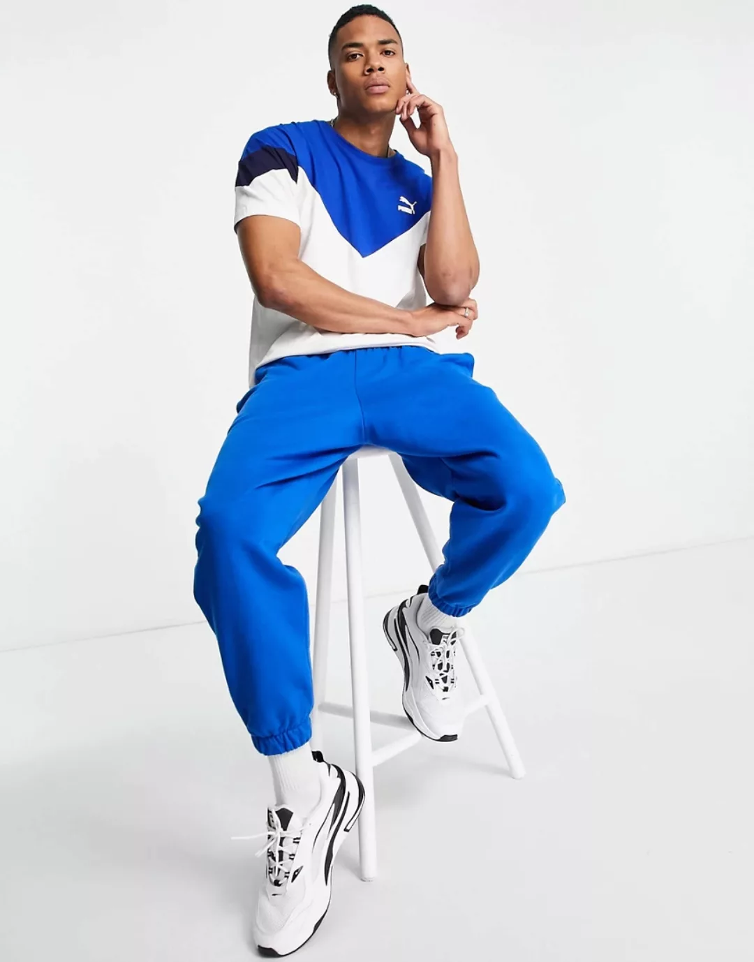 Puma – Iconic Mcs – T-Shirt in Weiß und Blau günstig online kaufen