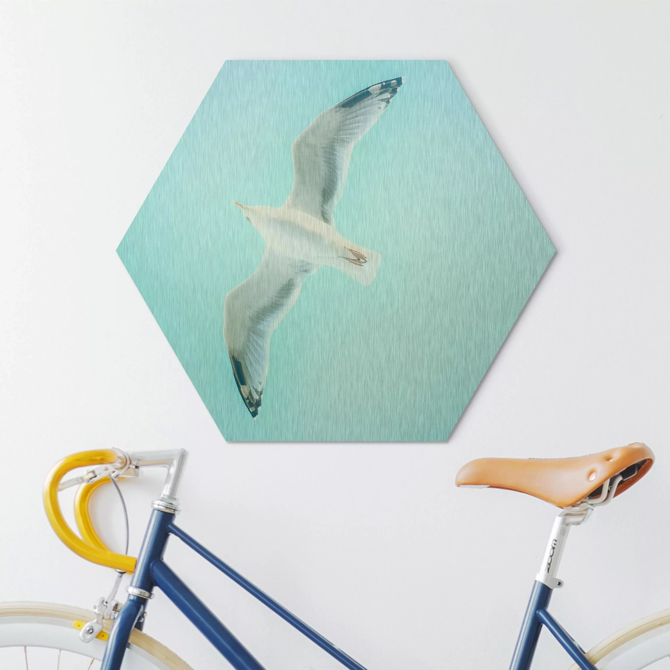 Hexagon-Alu-Dibond Bild Blauer Himmel mit Möwe günstig online kaufen