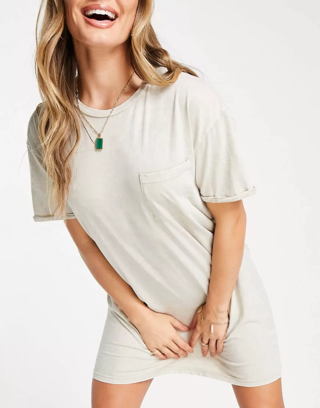 Brave Soul – Vera – T-Shirt-Kleid in Acid-Waschung mit Tasche-Neutral günstig online kaufen